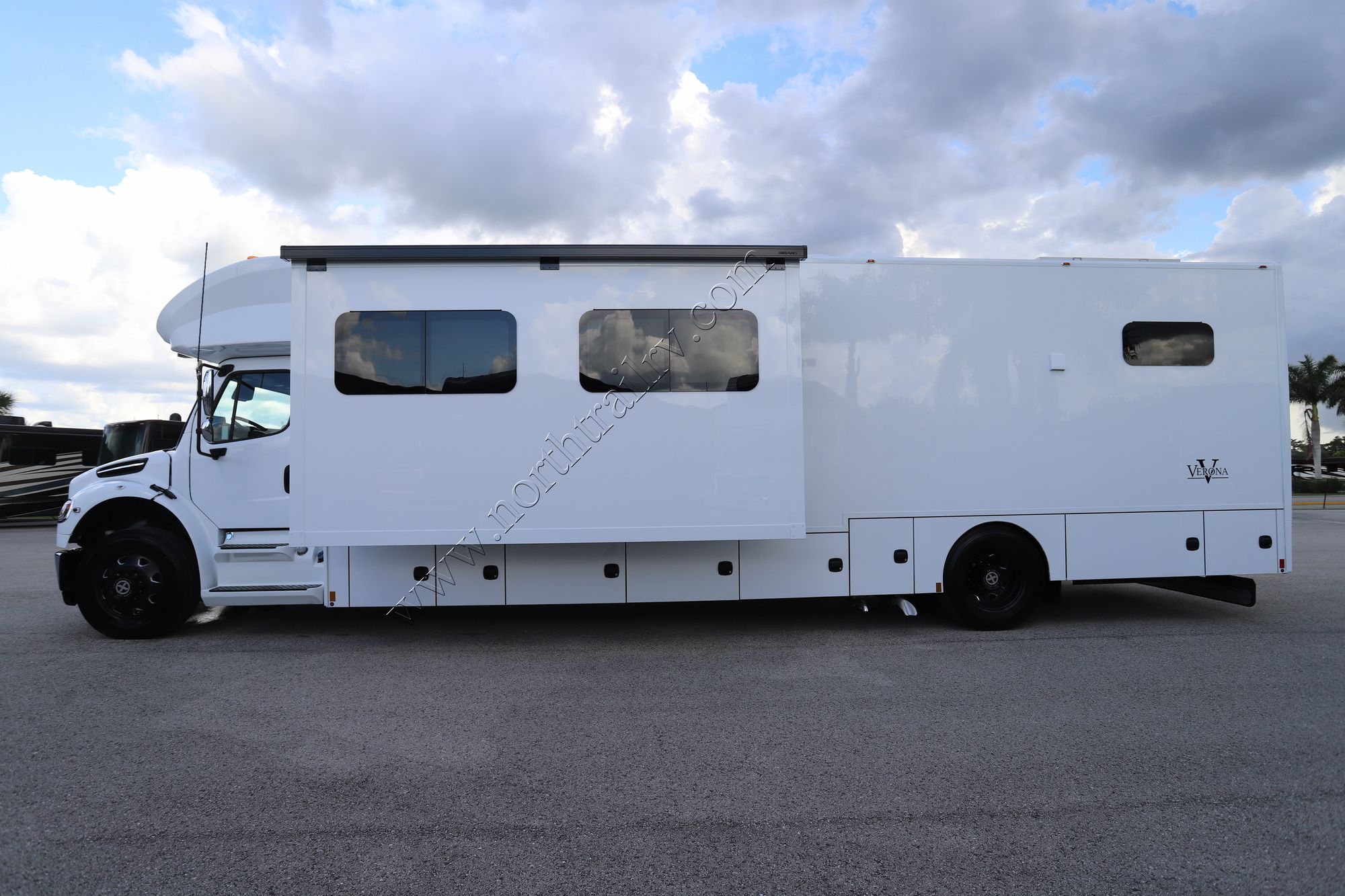 New 2025 Renegade Rv Verona 40VBH Super C  For Sale