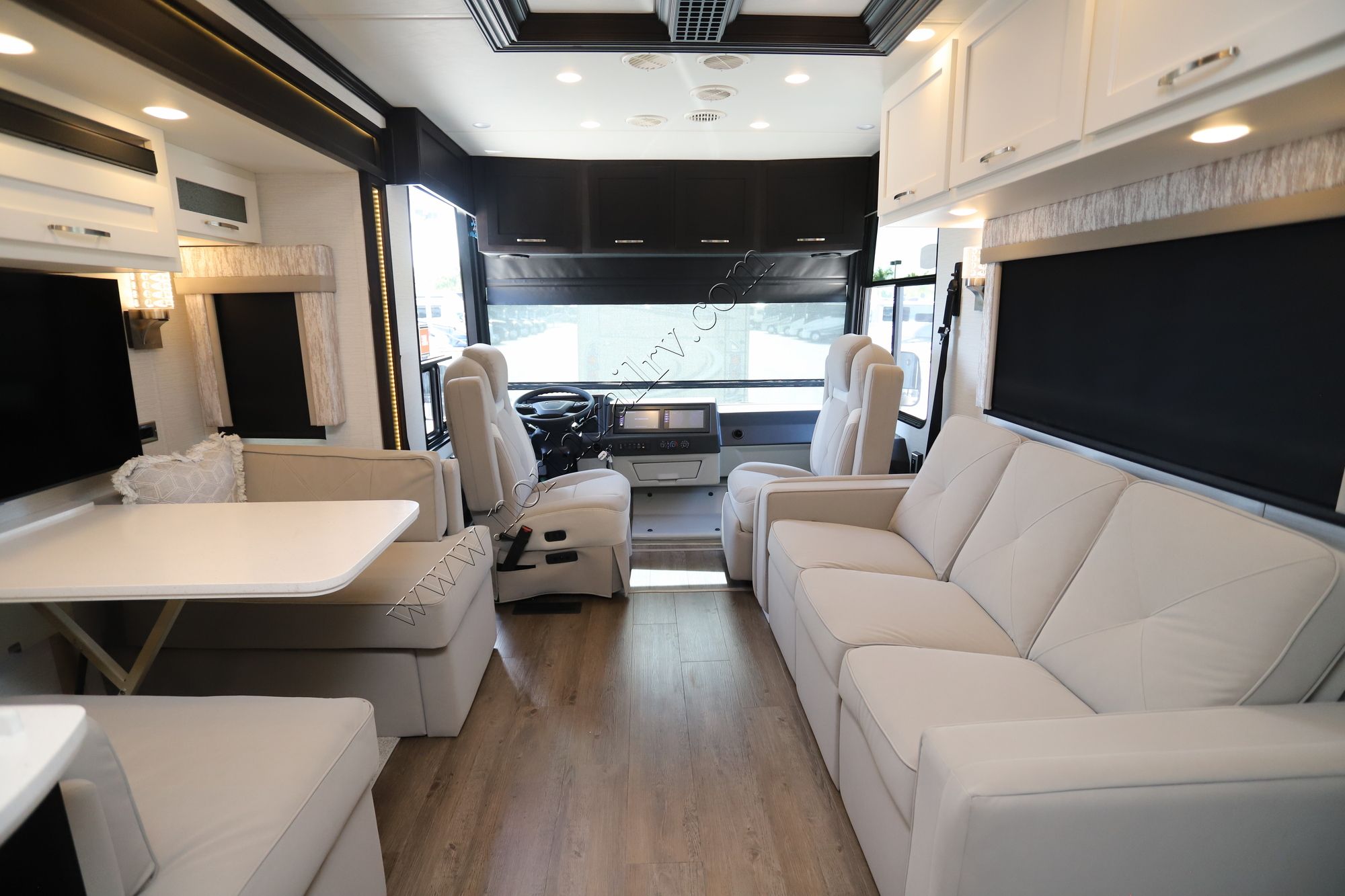 New 2025 Newmar Canyon Star 3947 Class A  For Sale