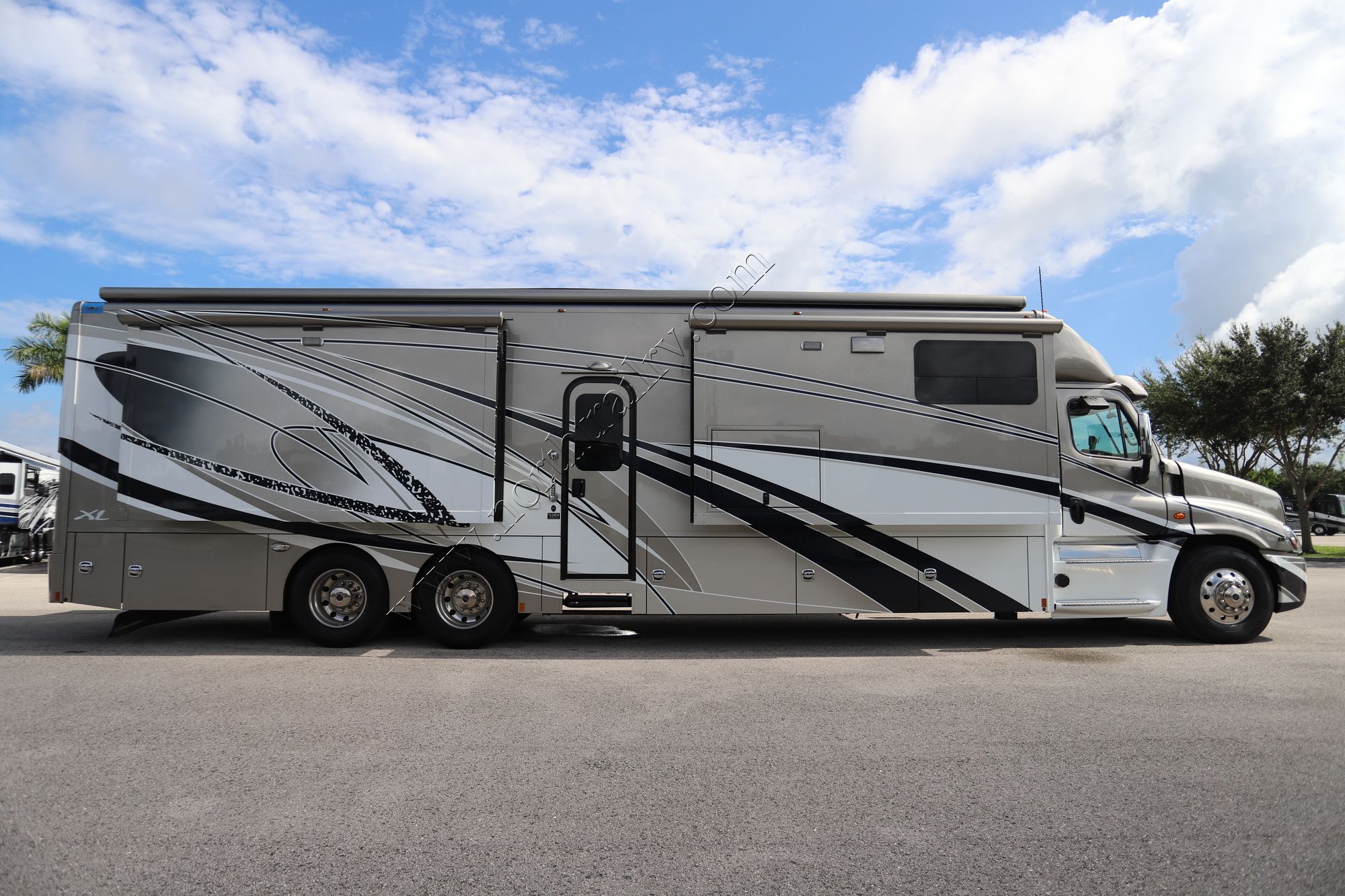 Used 2020 Renegade Rv Xl 45QS Super C  For Sale