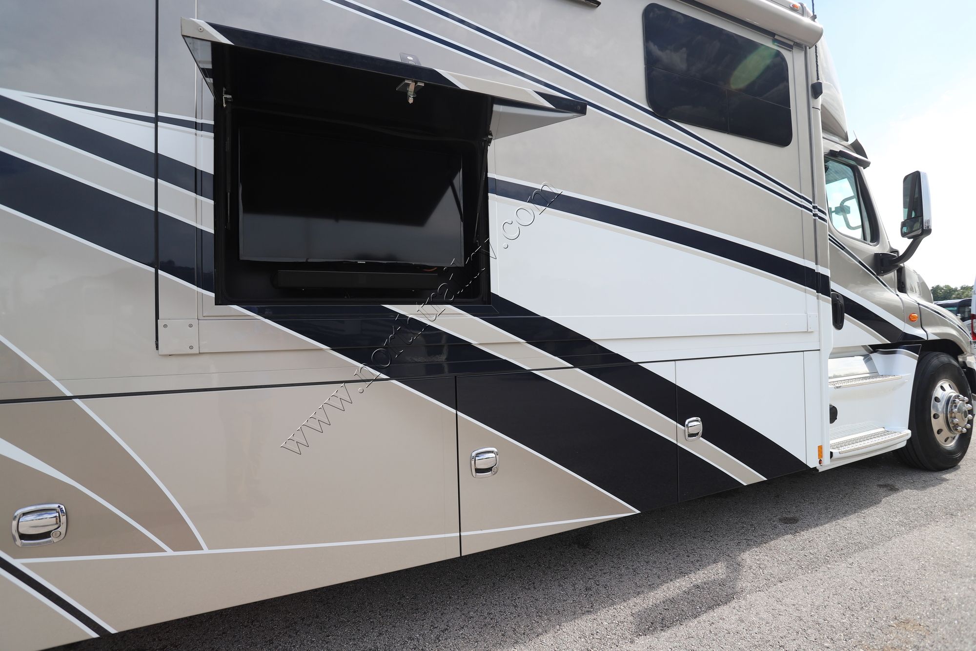 Used 2020 Renegade Rv Xl 45QS Super C  For Sale