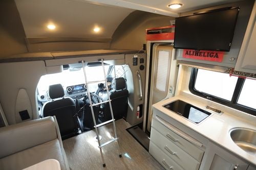 2021 Tiffin Motor Homes Wayfarer 25SW