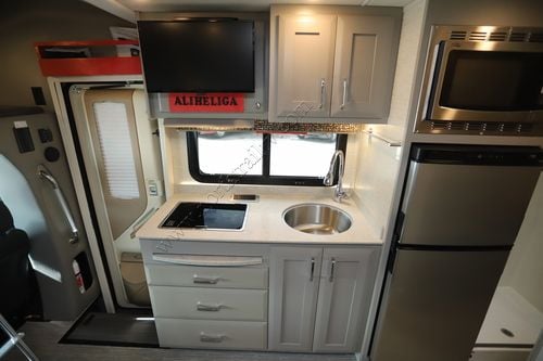 2021 Tiffin Motor Homes Wayfarer 25SW