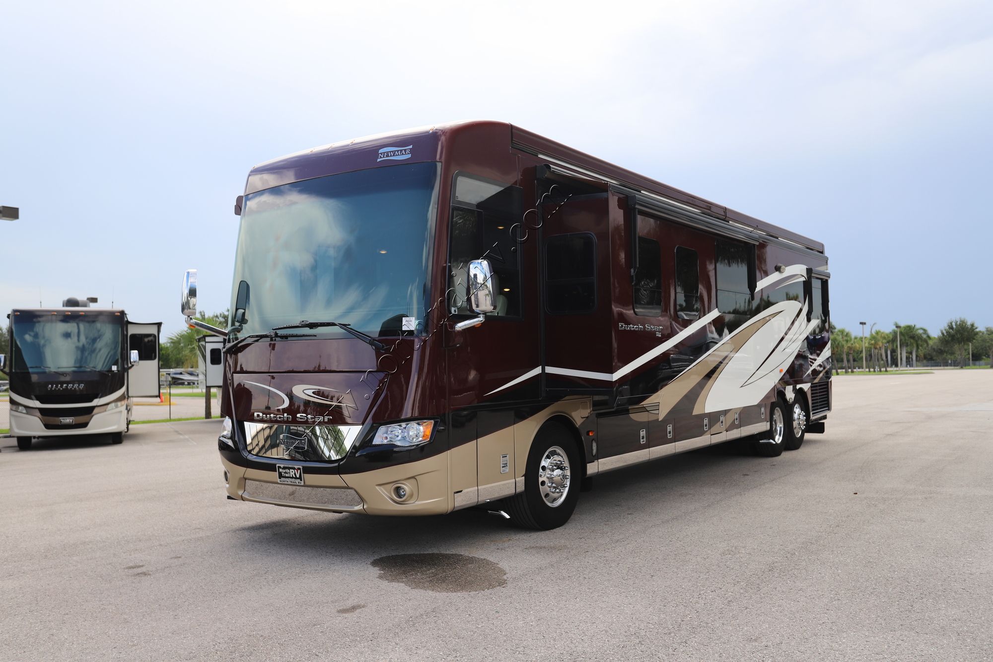 Used 2017 Newmar Dutch Star 4369 Class A  For Sale