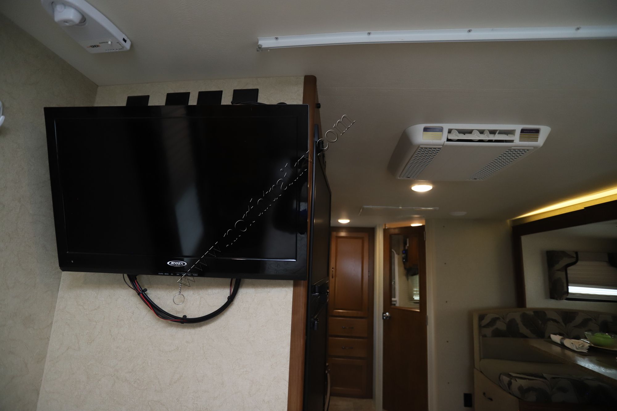 Used 2015 Lance Lance 1995 Travel Trailer  For Sale