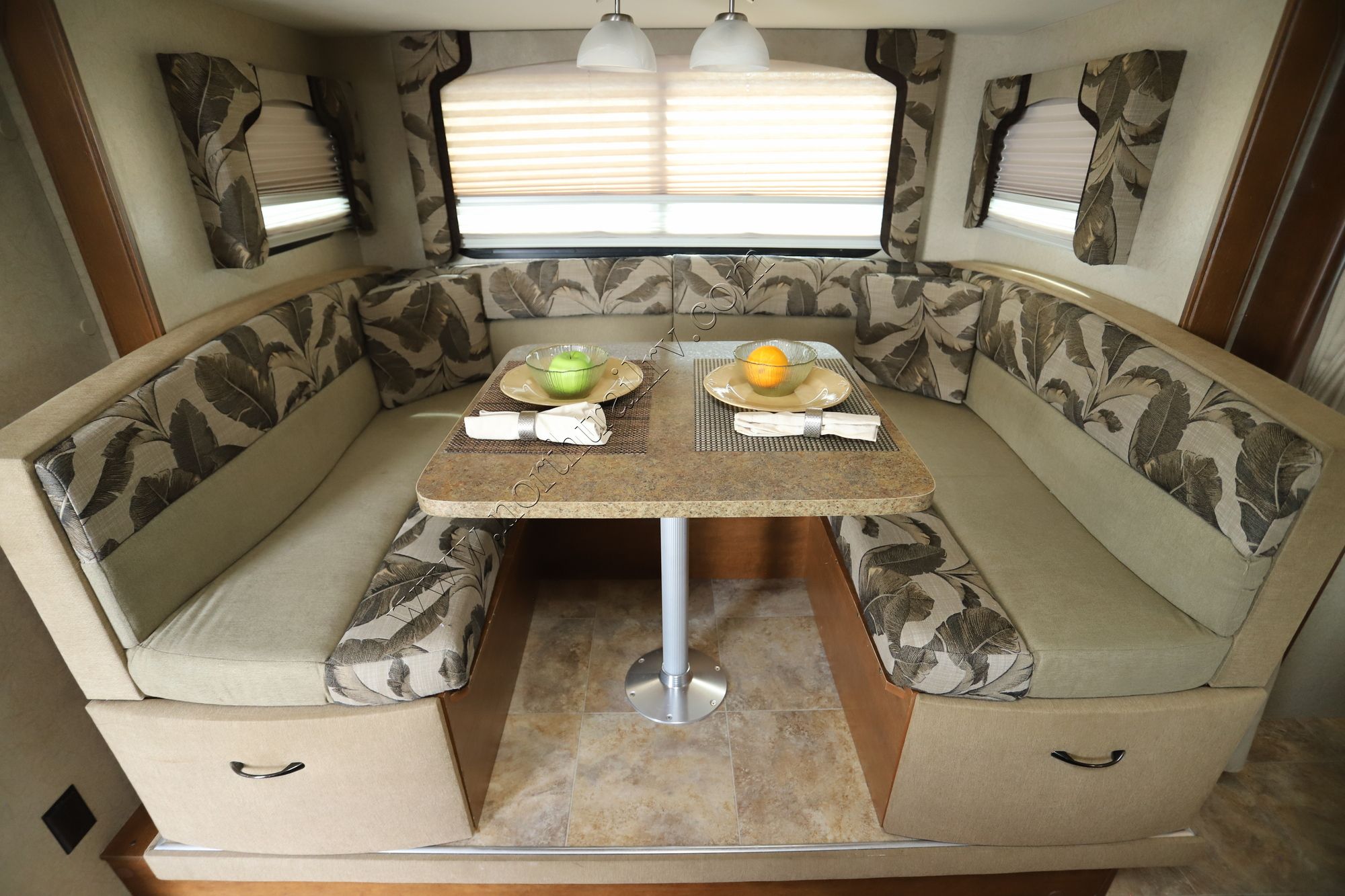 Used 2015 Lance Lance 1995 Travel Trailer  For Sale