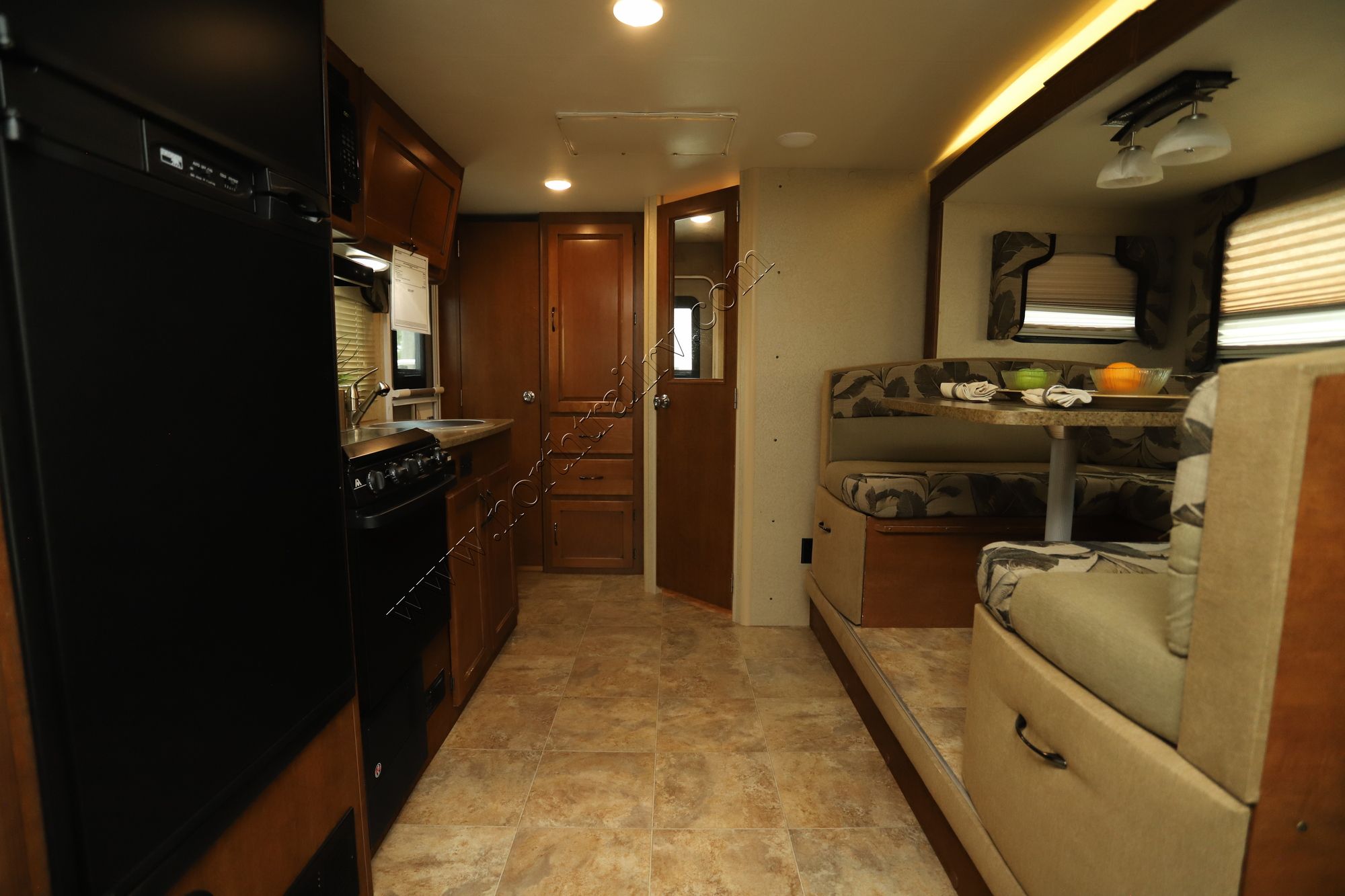 Used 2015 Lance Lance 1995 Travel Trailer  For Sale