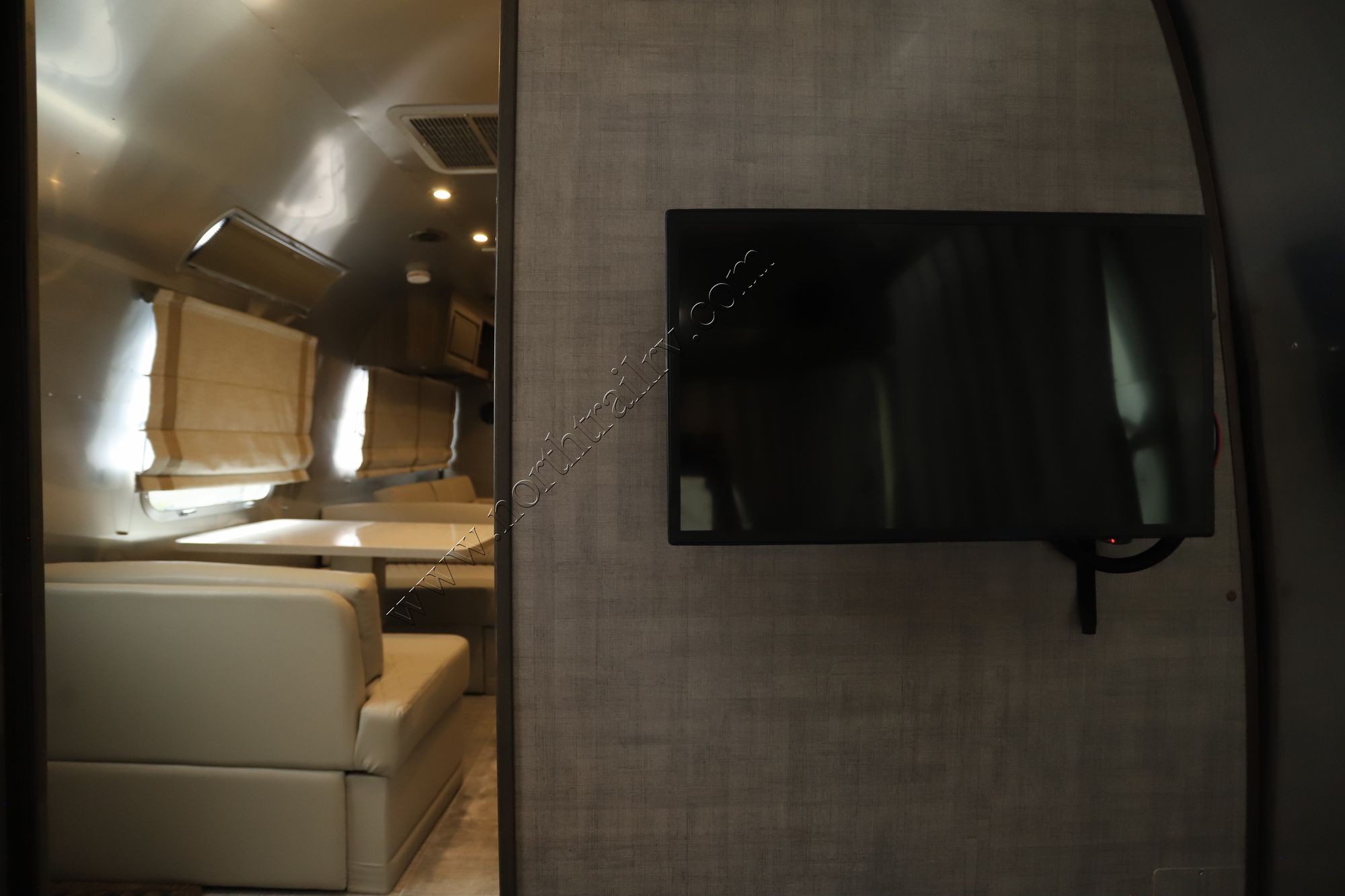 2023 Airstream Classic 33FBQ Travel Trailer Used  For Sale