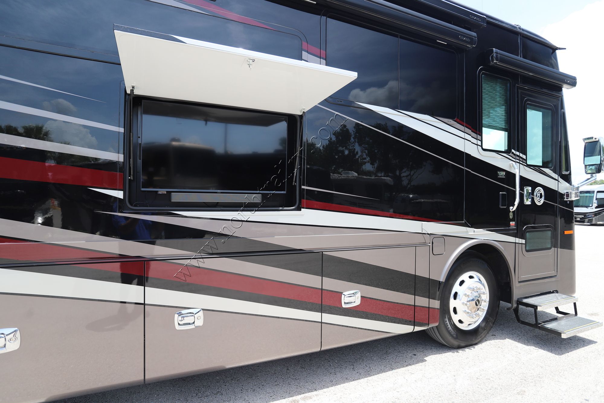 Used 2022 Tiffin Motor Homes Phaeton 37BH Class A  For Sale