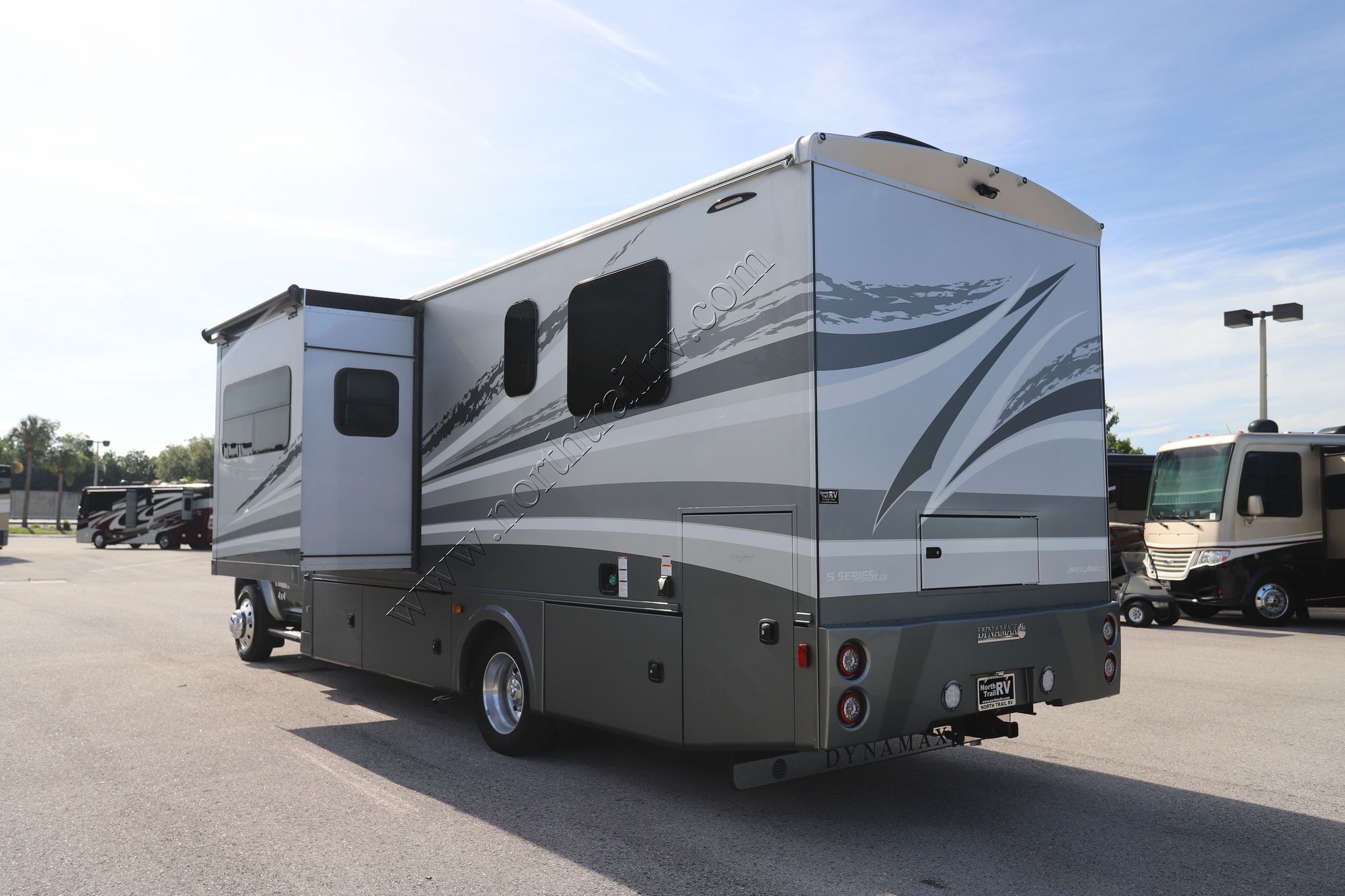 New 2025 Dynamax Isata 5 28SS Super C  For Sale