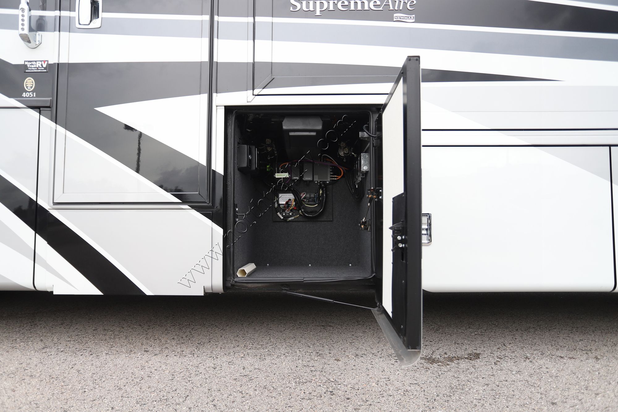 New 2024 Newmar Supreme Aire 4051 Super C  For Sale