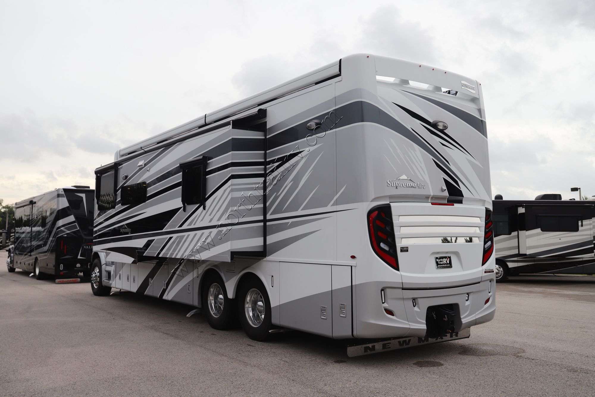 New 2024 Newmar Supreme Aire 4051 Super C  For Sale