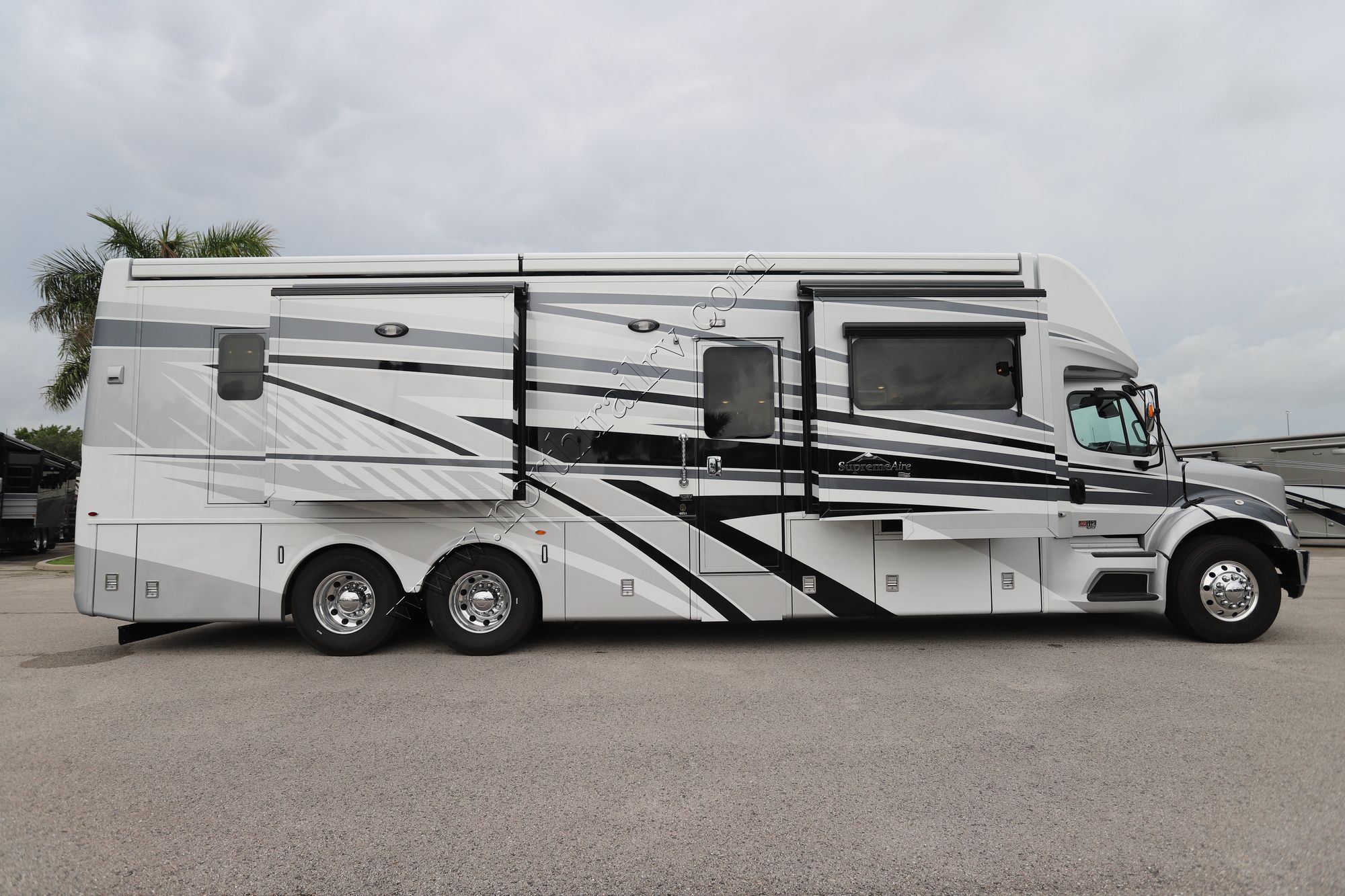 New 2024 Newmar Supreme Aire 4051 Super C  For Sale