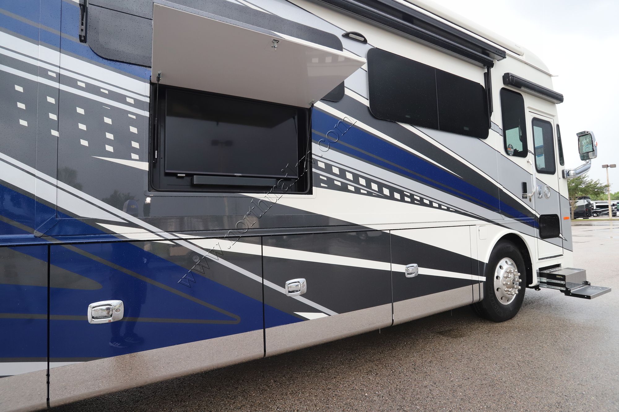 New 2025 Tiffin Motor Homes Allegro Bus 45FP Class A  For Sale