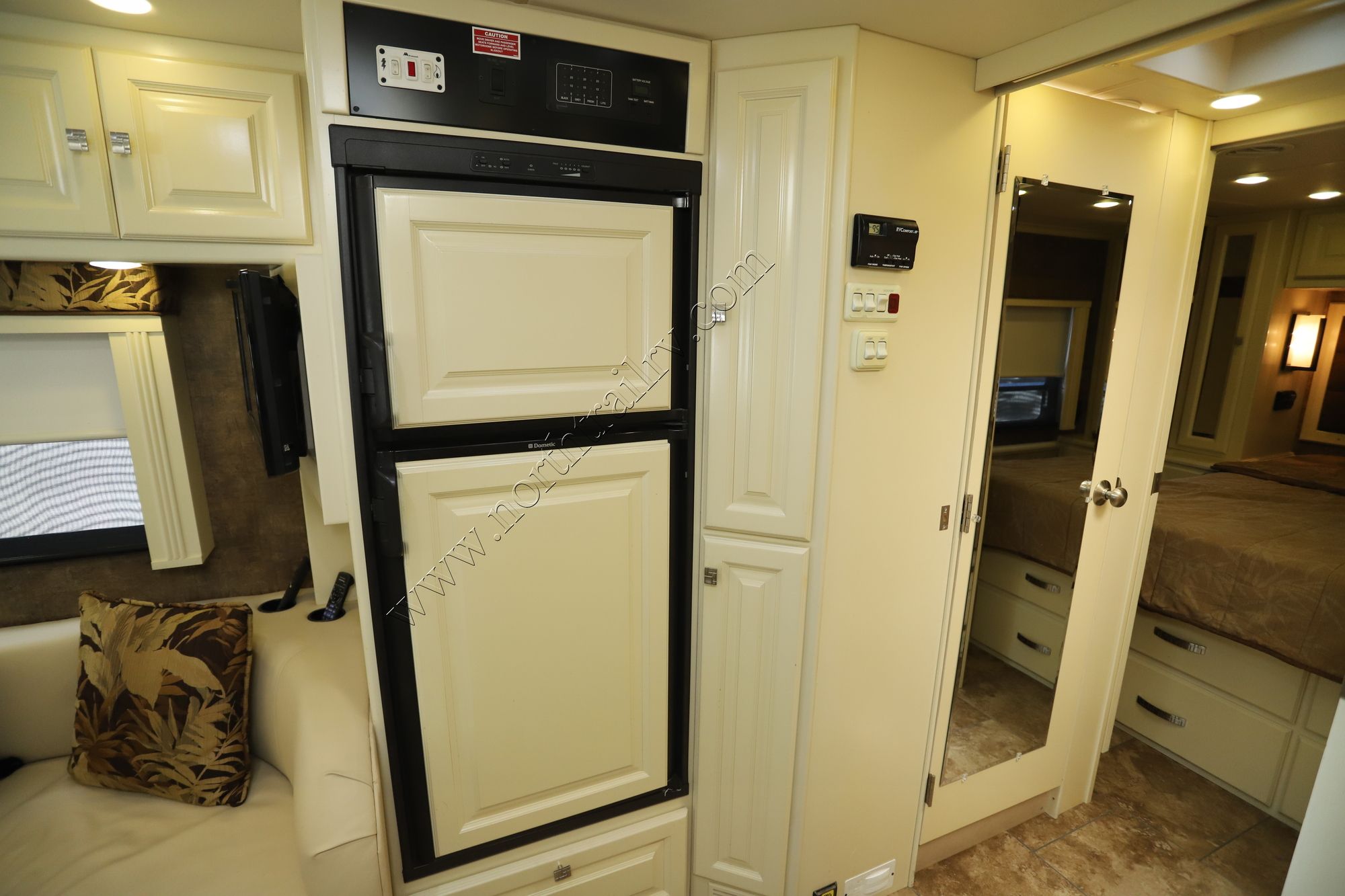 Used 2011 Tiffin Motor Homes Breeze 28BR Class A  For Sale