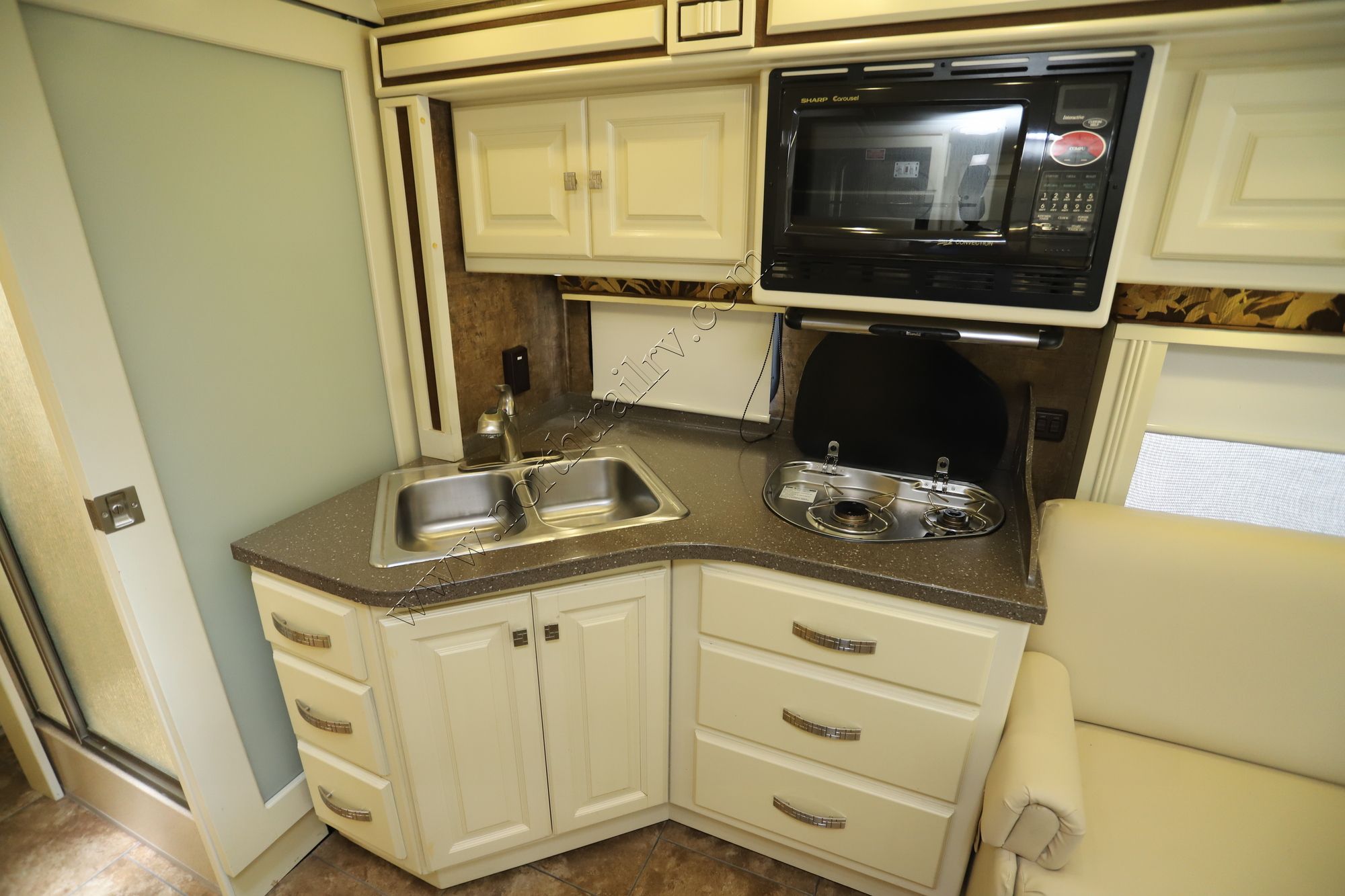 Used 2011 Tiffin Motor Homes Breeze 28BR Class A  For Sale