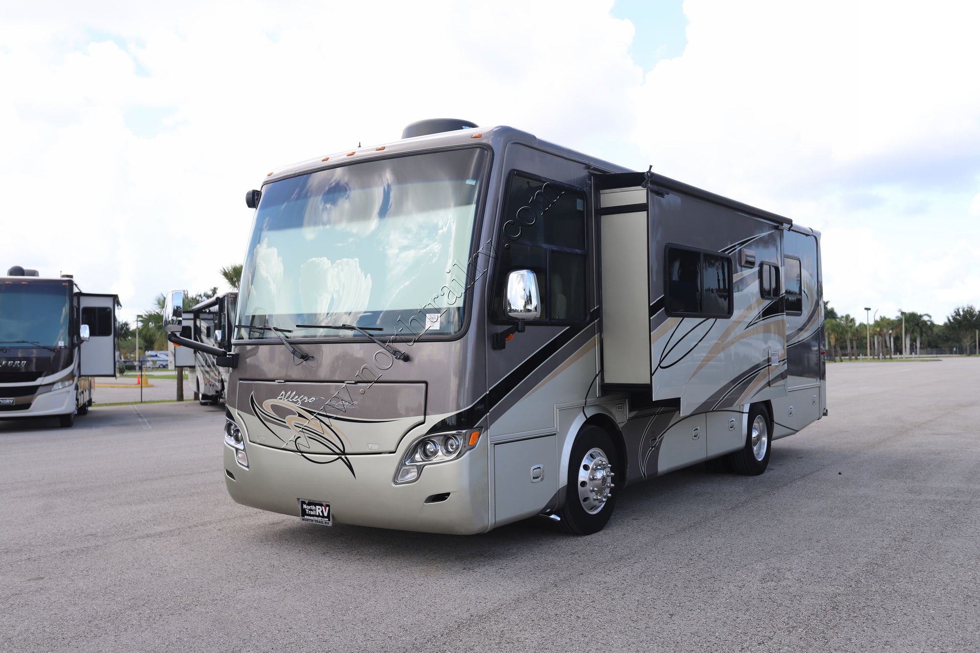 Used 2011 Tiffin Motor Homes Breeze 28BR Class A  For Sale