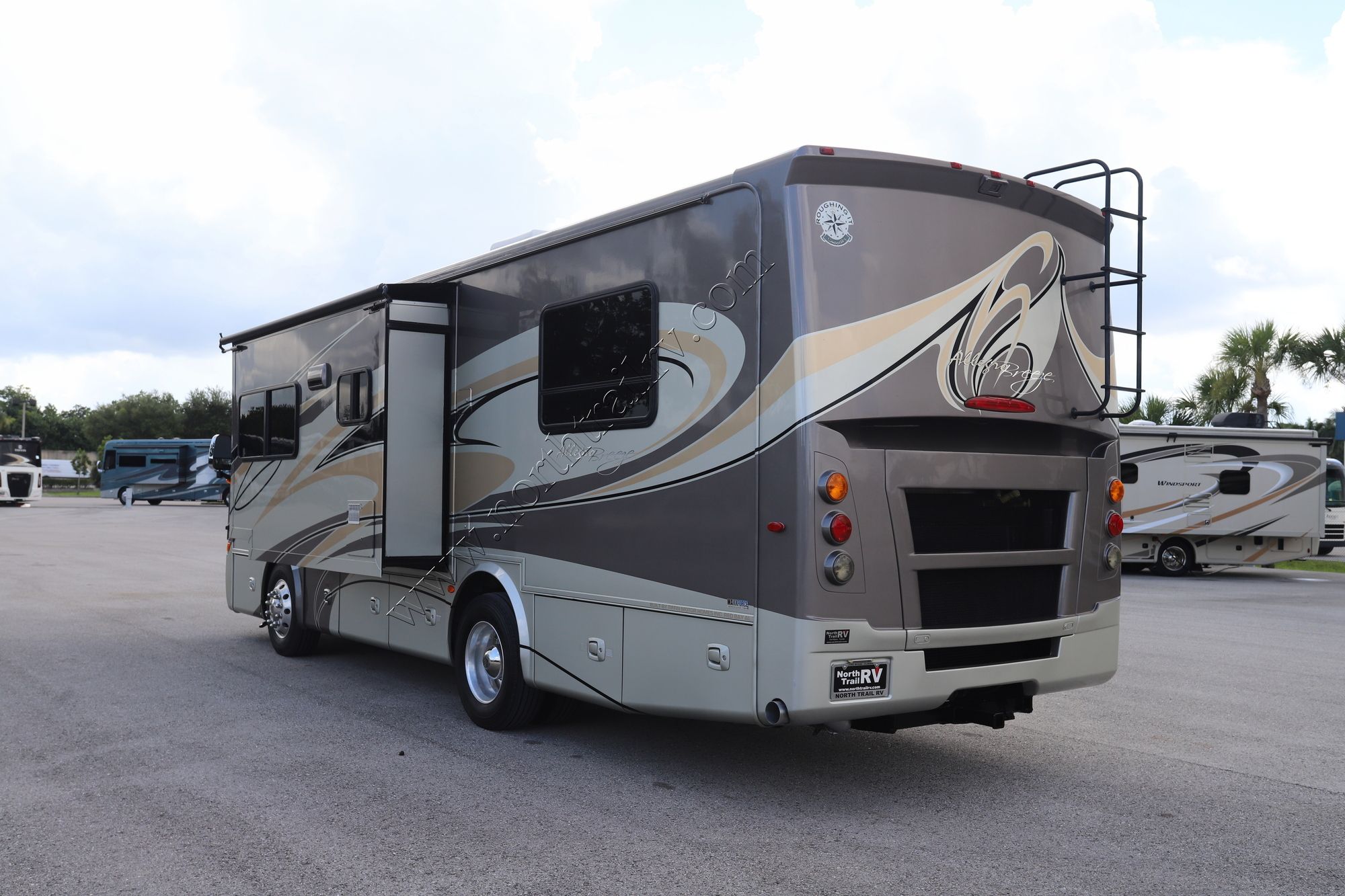 Used 2011 Tiffin Motor Homes Breeze 28BR Class A  For Sale