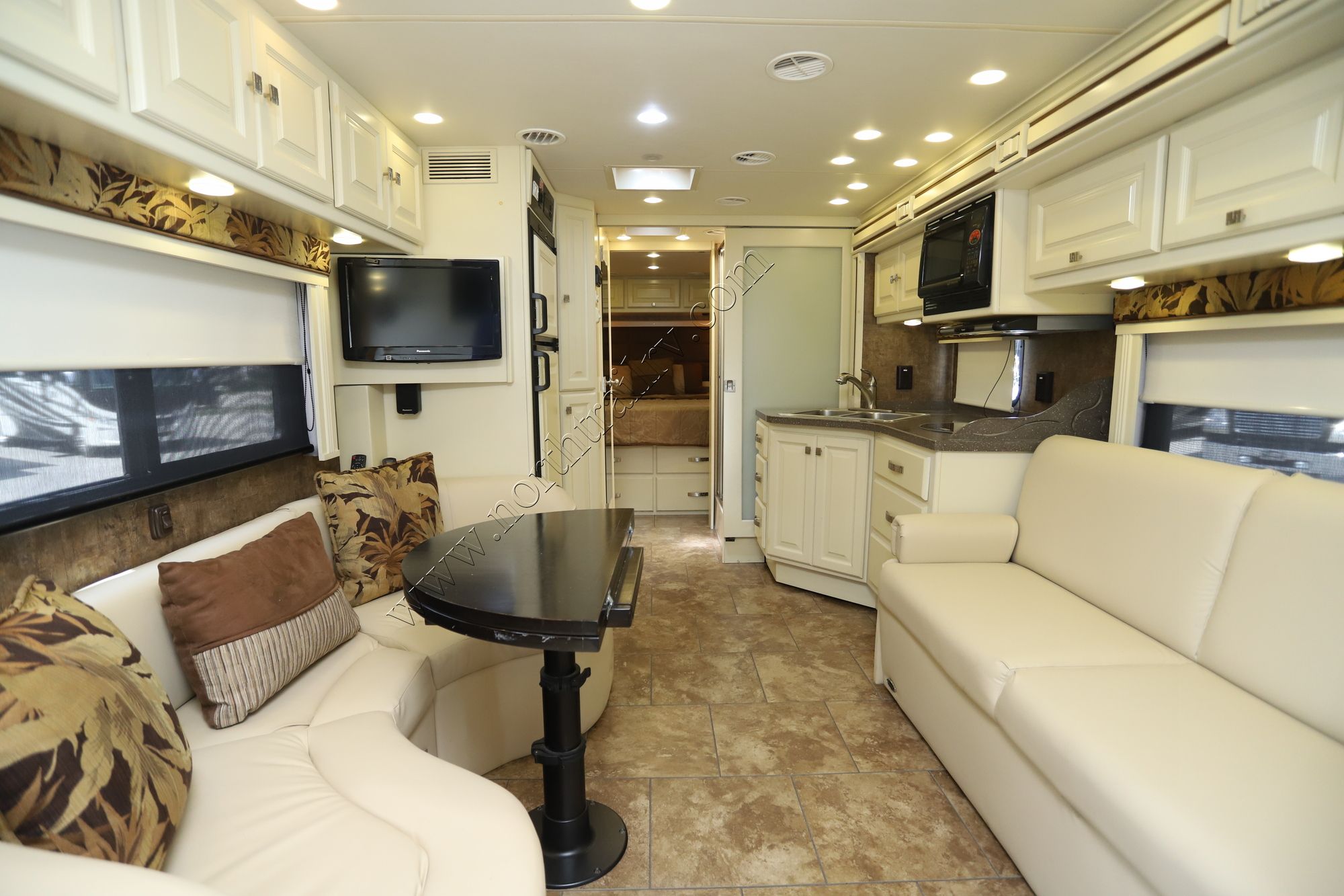 Used 2011 Tiffin Motor Homes Breeze 28BR Class A  For Sale