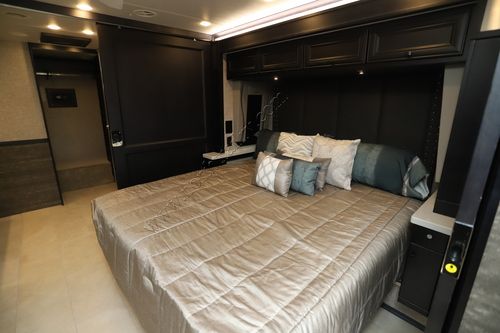 2025 Tiffin Motor Homes Phaeton 44OH