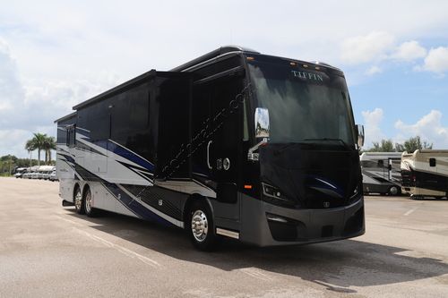 2025 Tiffin Motor Homes Phaeton 44OH