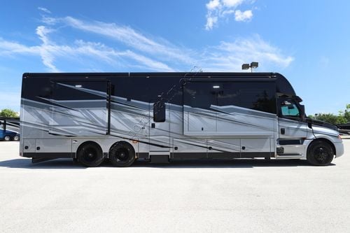 2025 Renegade Rv Xl 45DBM Super C