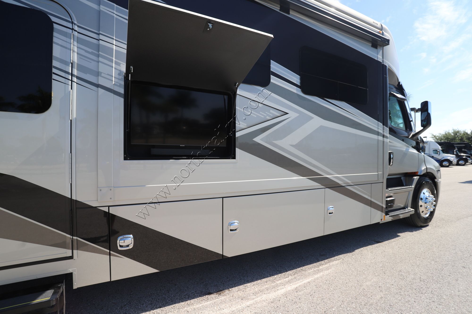 New 2025 Renegade Rv Explorer 40ERB Super C  For Sale