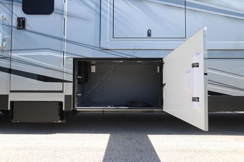 2025 Renegade Rv Xl 45DBM Super C