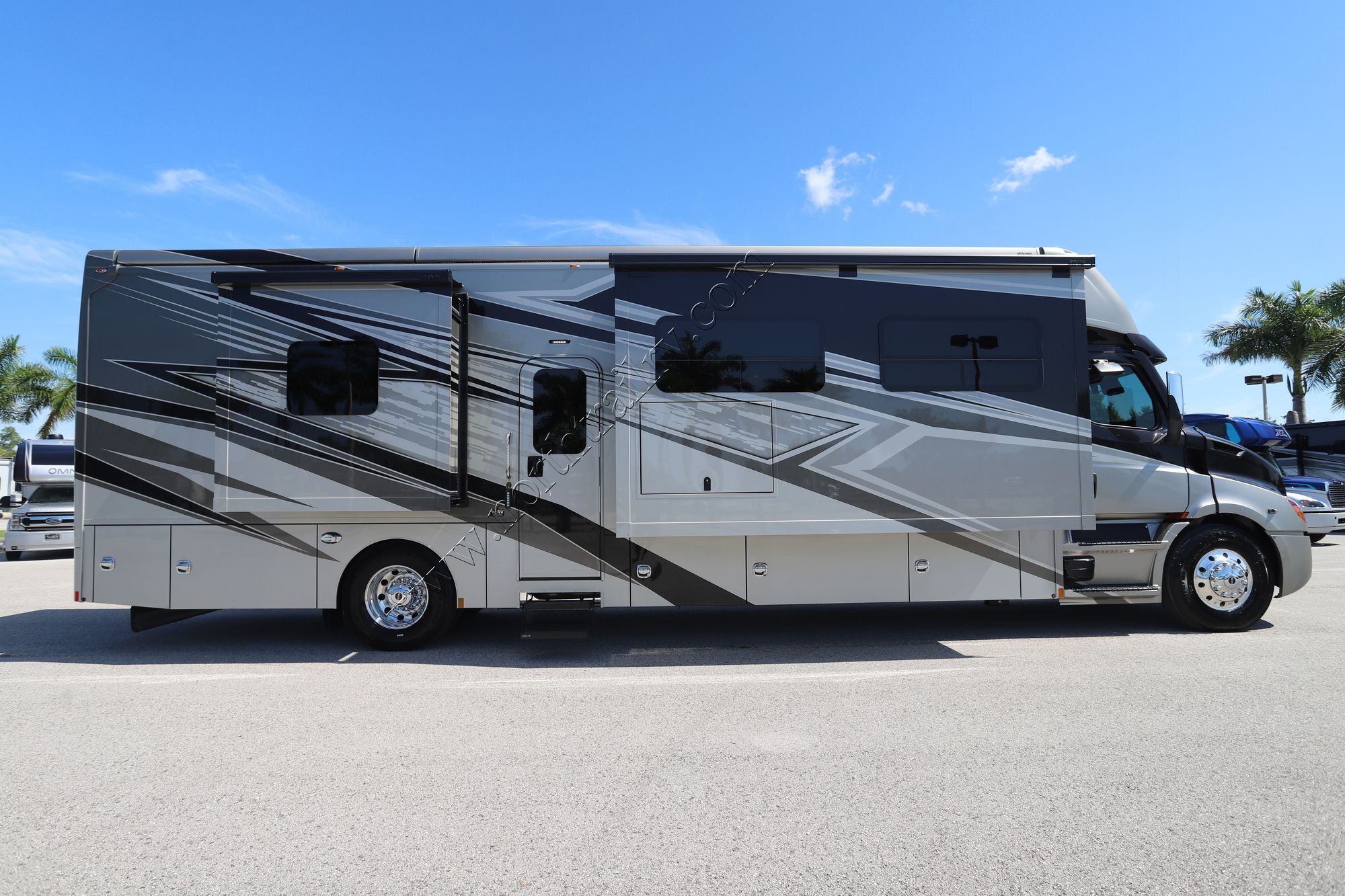 New 2025 Renegade Rv Explorer 40ERB Super C  For Sale