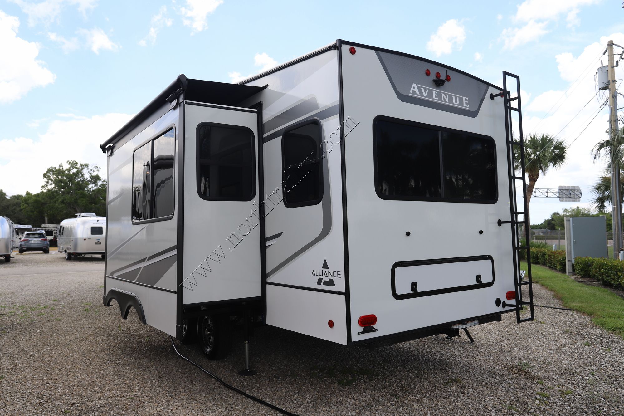 Used 2024 Alliance Avenue All-Access 26RD Fifth Wheel  For Sale