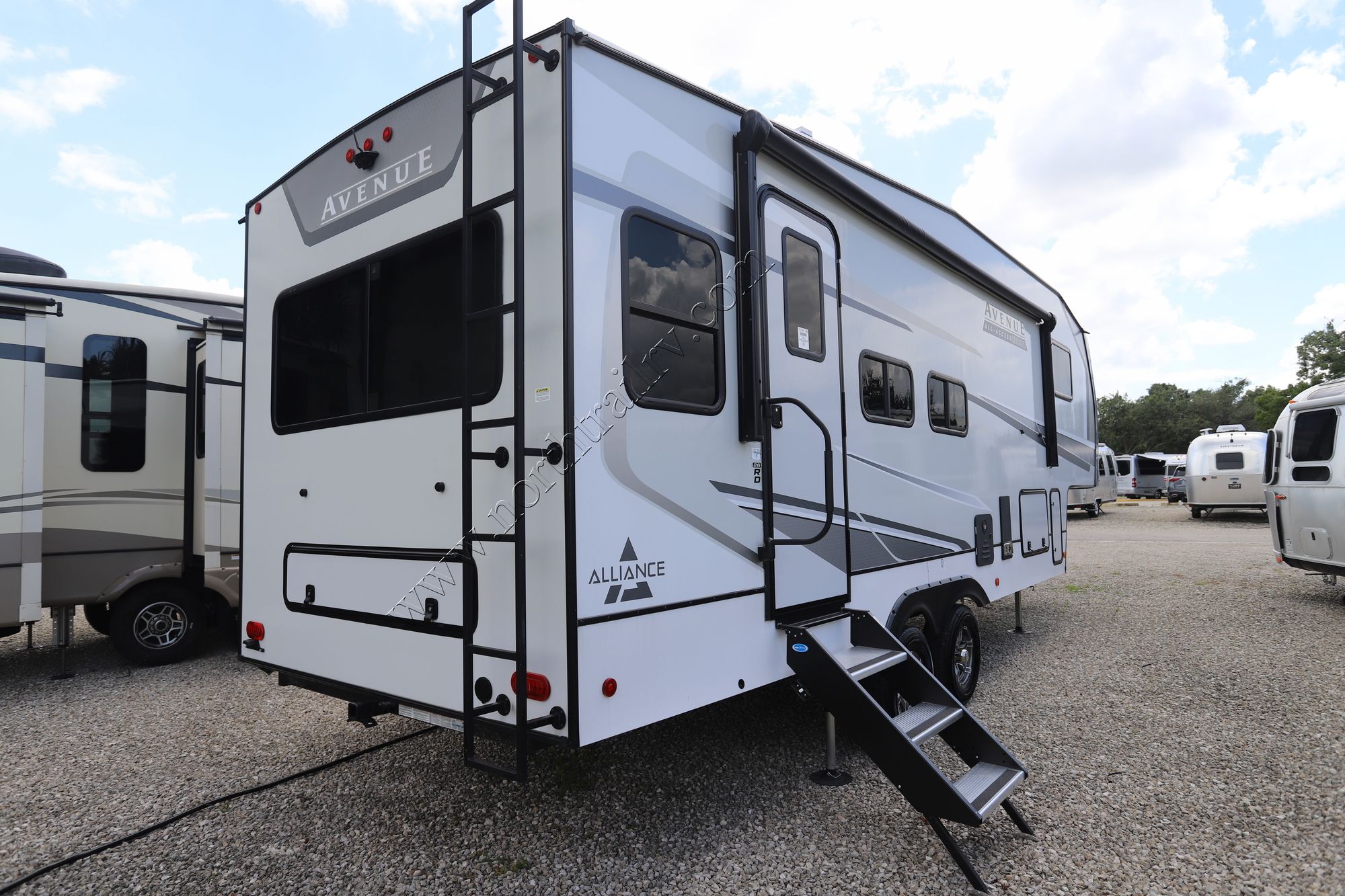 Used 2024 Alliance Avenue All-Access 26RD Fifth Wheel  For Sale