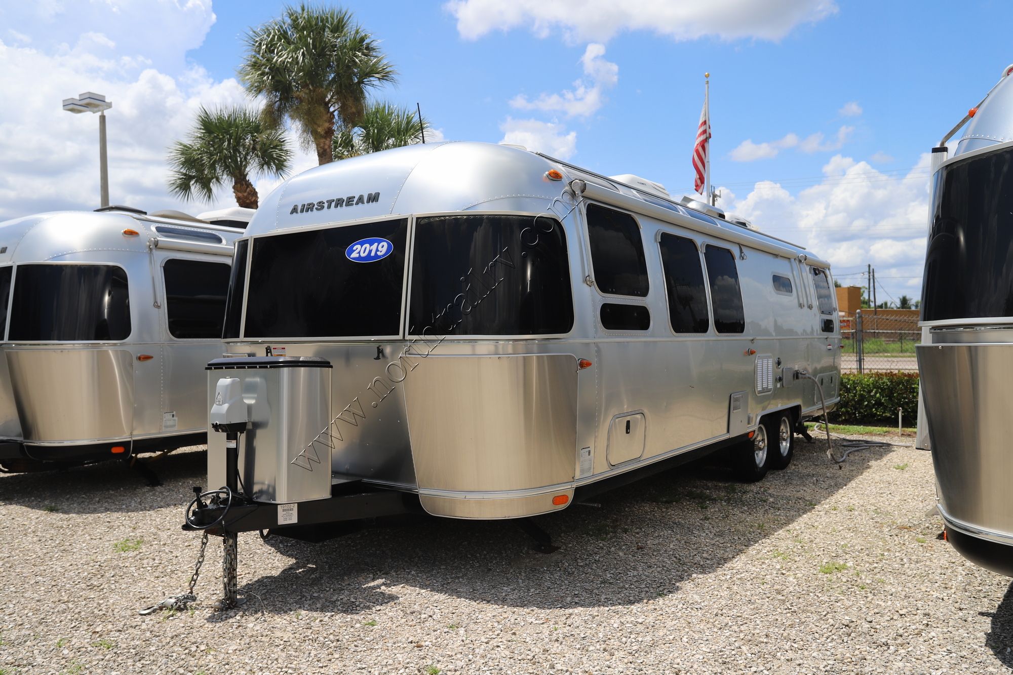 2019 Airstream Intl Serenity 30RB TWIN Travel Trailer Used  For Sale