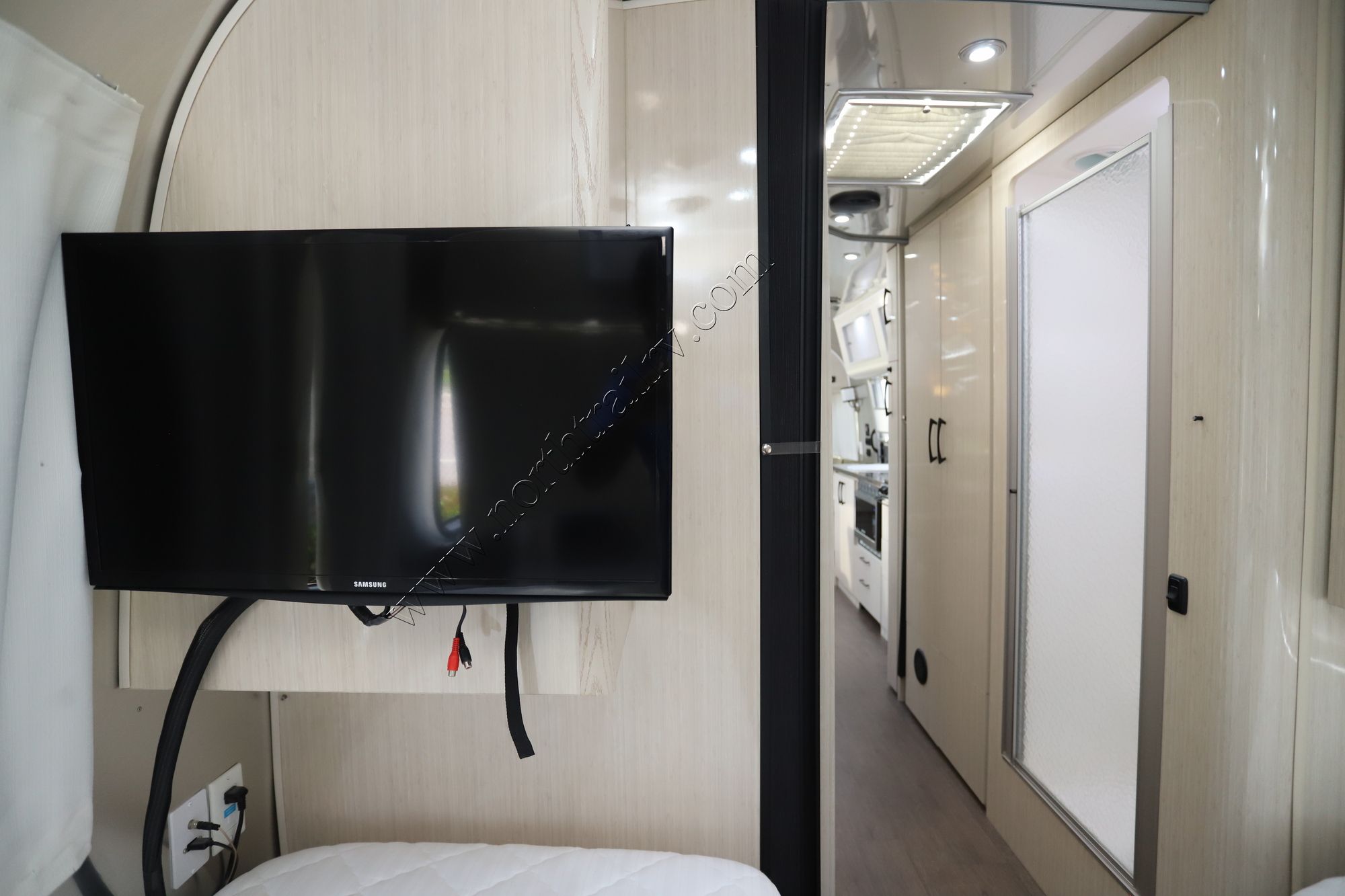 2019 Airstream Intl Serenity 30RB TWIN Travel Trailer Used  For Sale