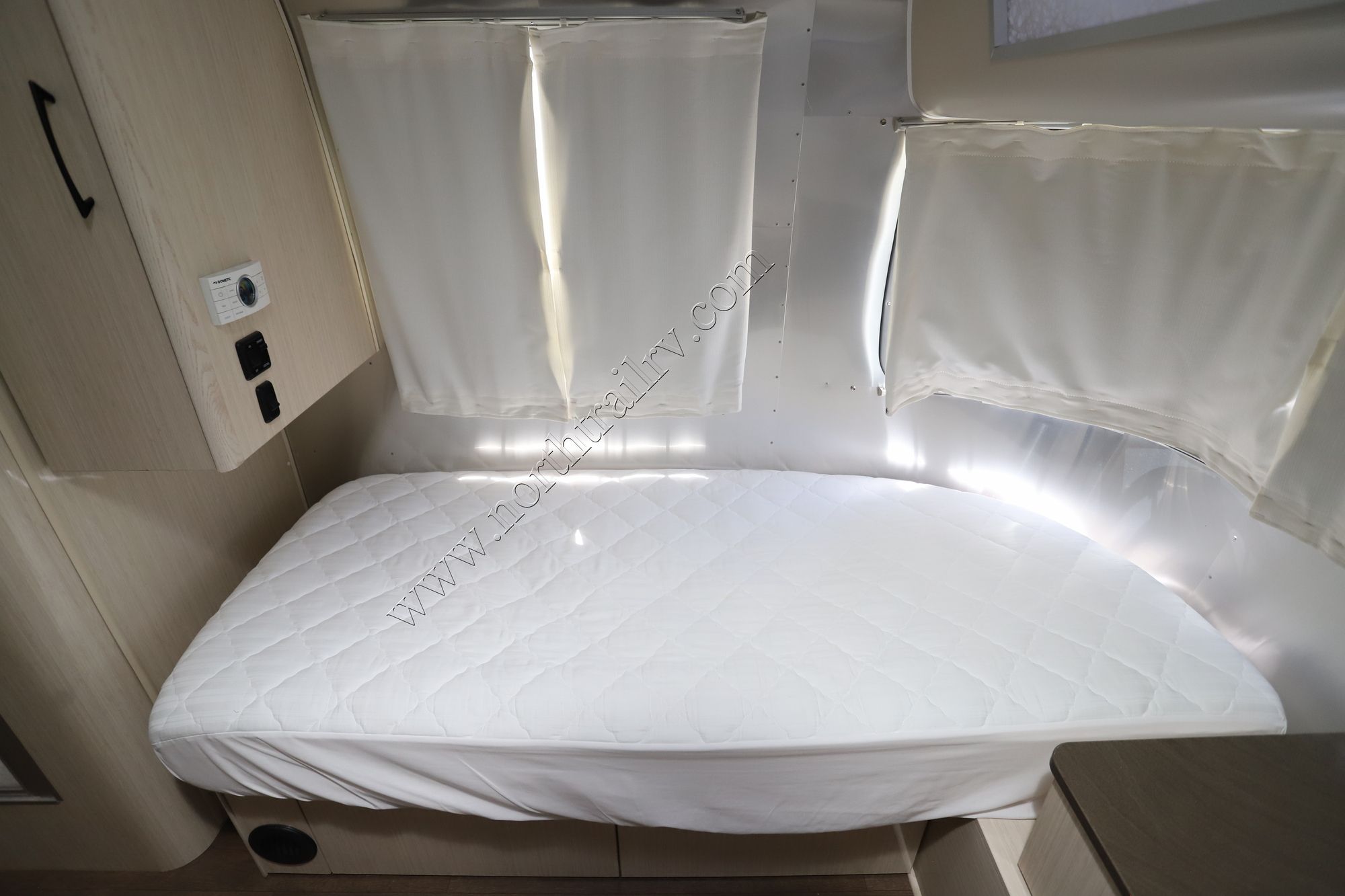 2019 Airstream Intl Serenity 30RB TWIN Travel Trailer Used  For Sale