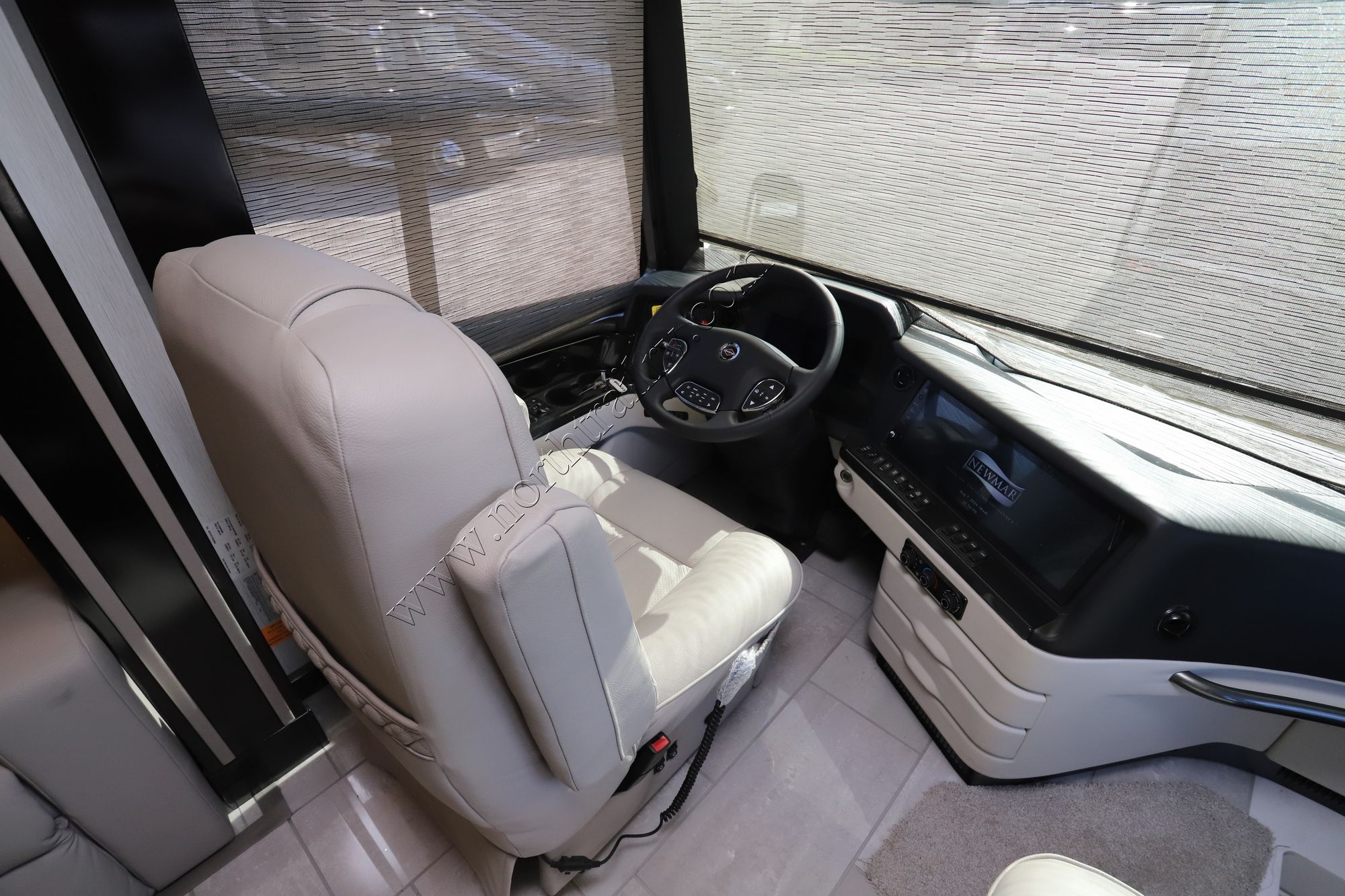 New 2025 Newmar Essex 4551 Class A  For Sale