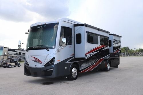 2025 Tiffin Motor Homes Phaeton 37BH