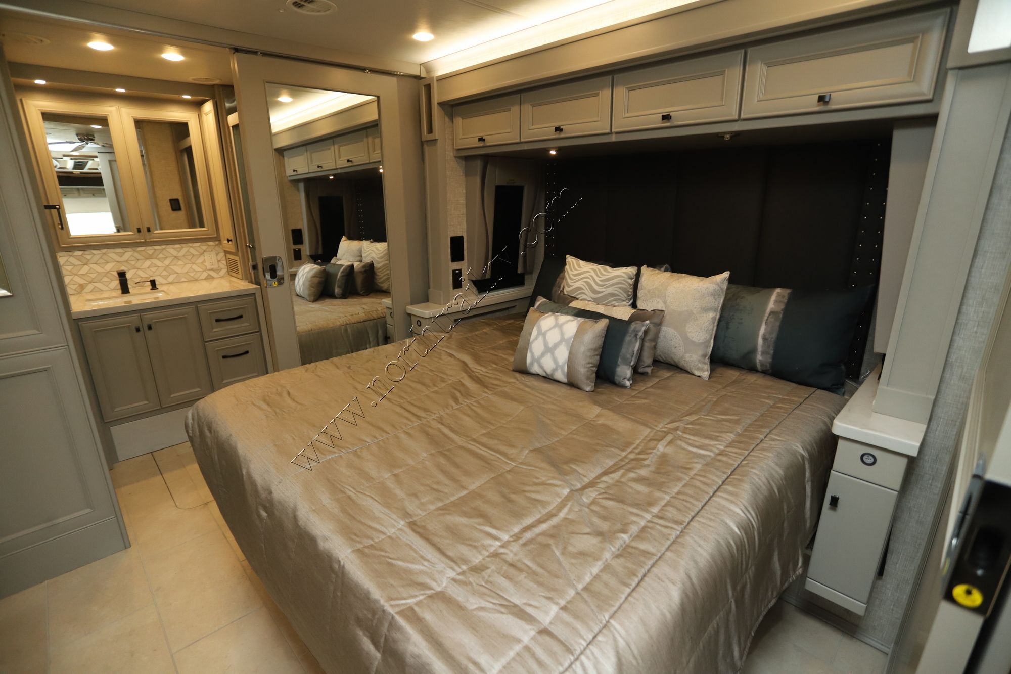 New 2025 Tiffin Motor Homes Phaeton 37BH Class A  For Sale