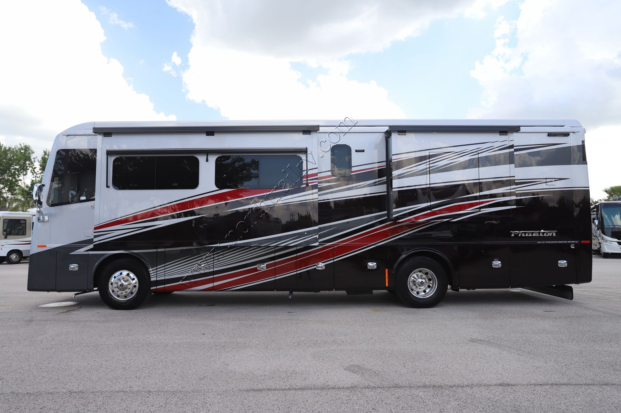 New 2025 Tiffin Motor Homes Phaeton 37BH Class A  For Sale