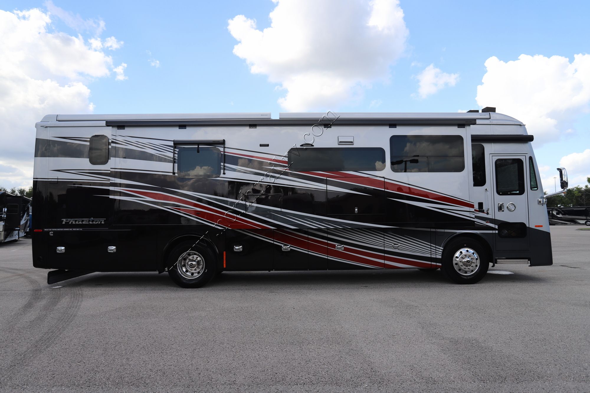 New 2025 Tiffin Motor Homes Phaeton 37BH Class A  For Sale