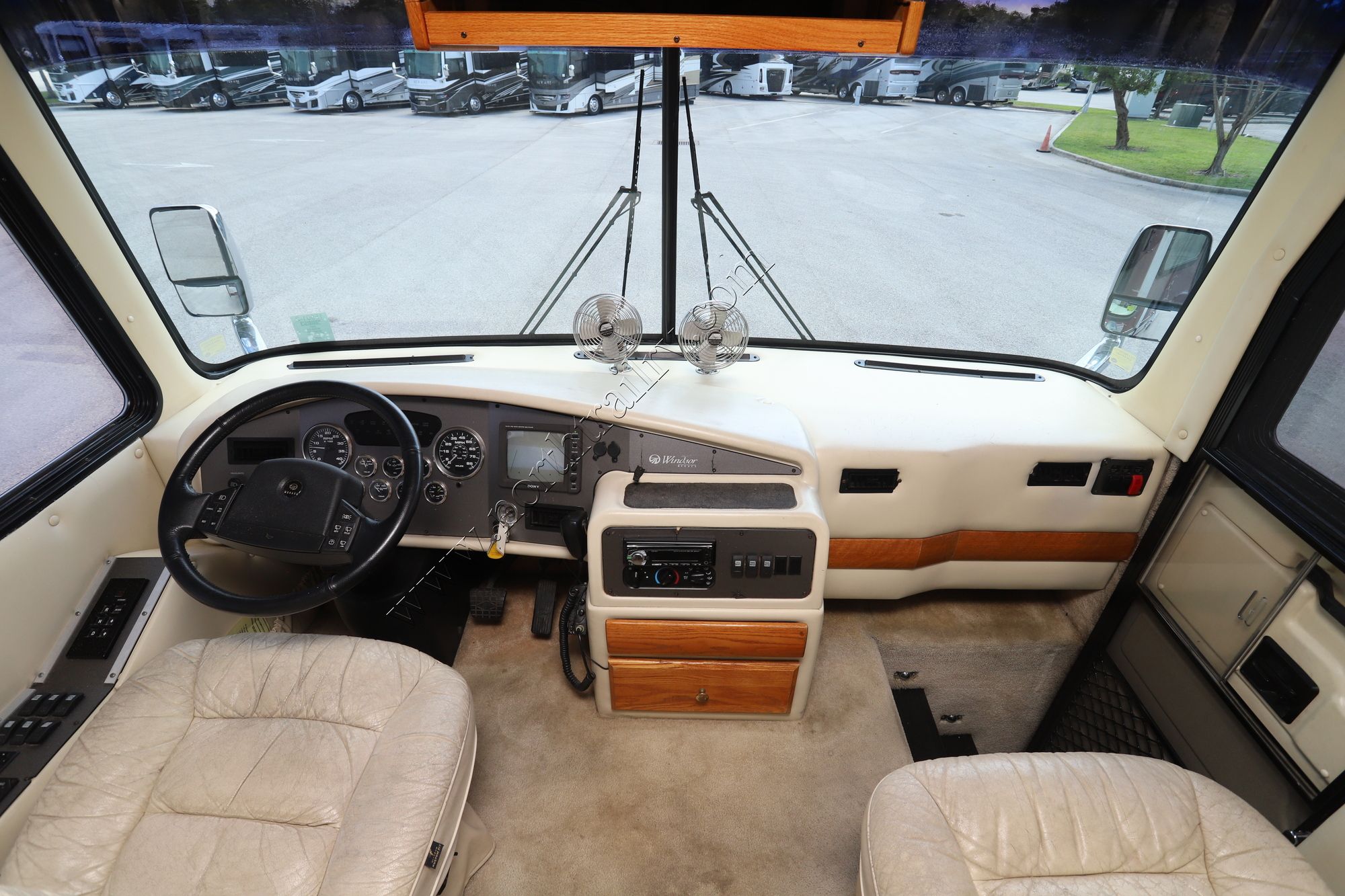 Used 2001 Monaco Windsor 40PBD Class A  For Sale