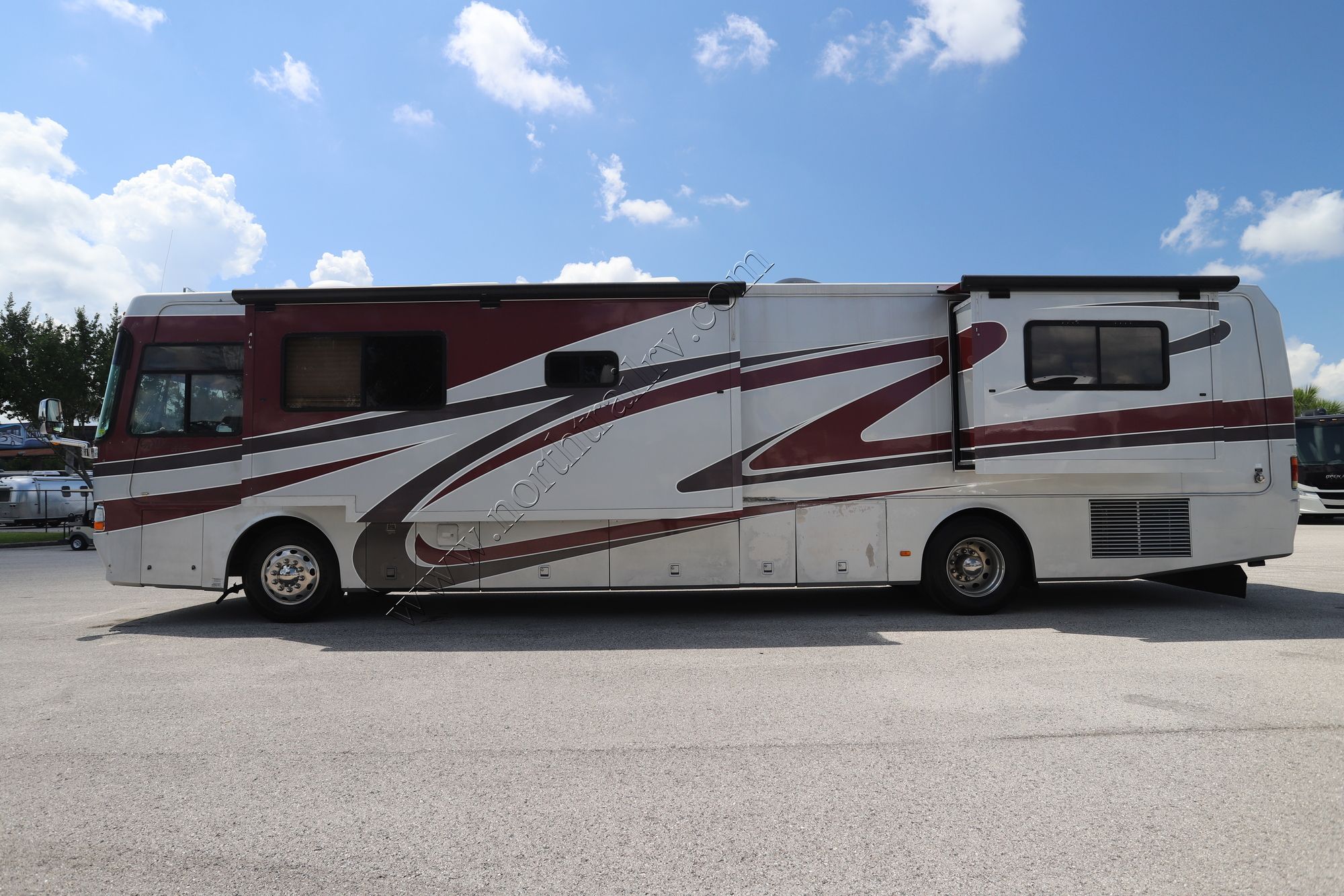 Used 2001 Monaco Windsor 40PBD Class A  For Sale