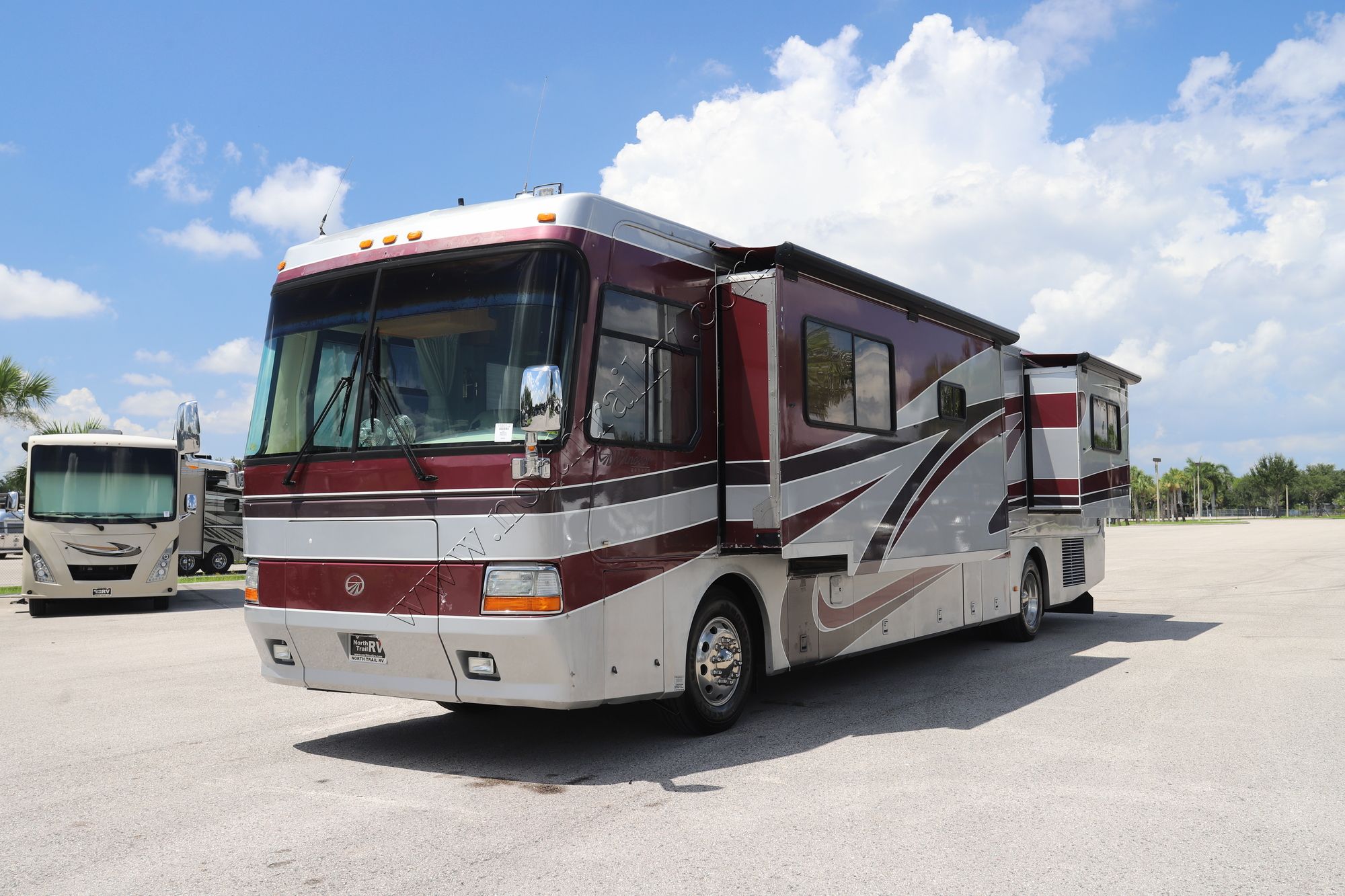 Used 2001 Monaco Windsor 40PBD Class A  For Sale