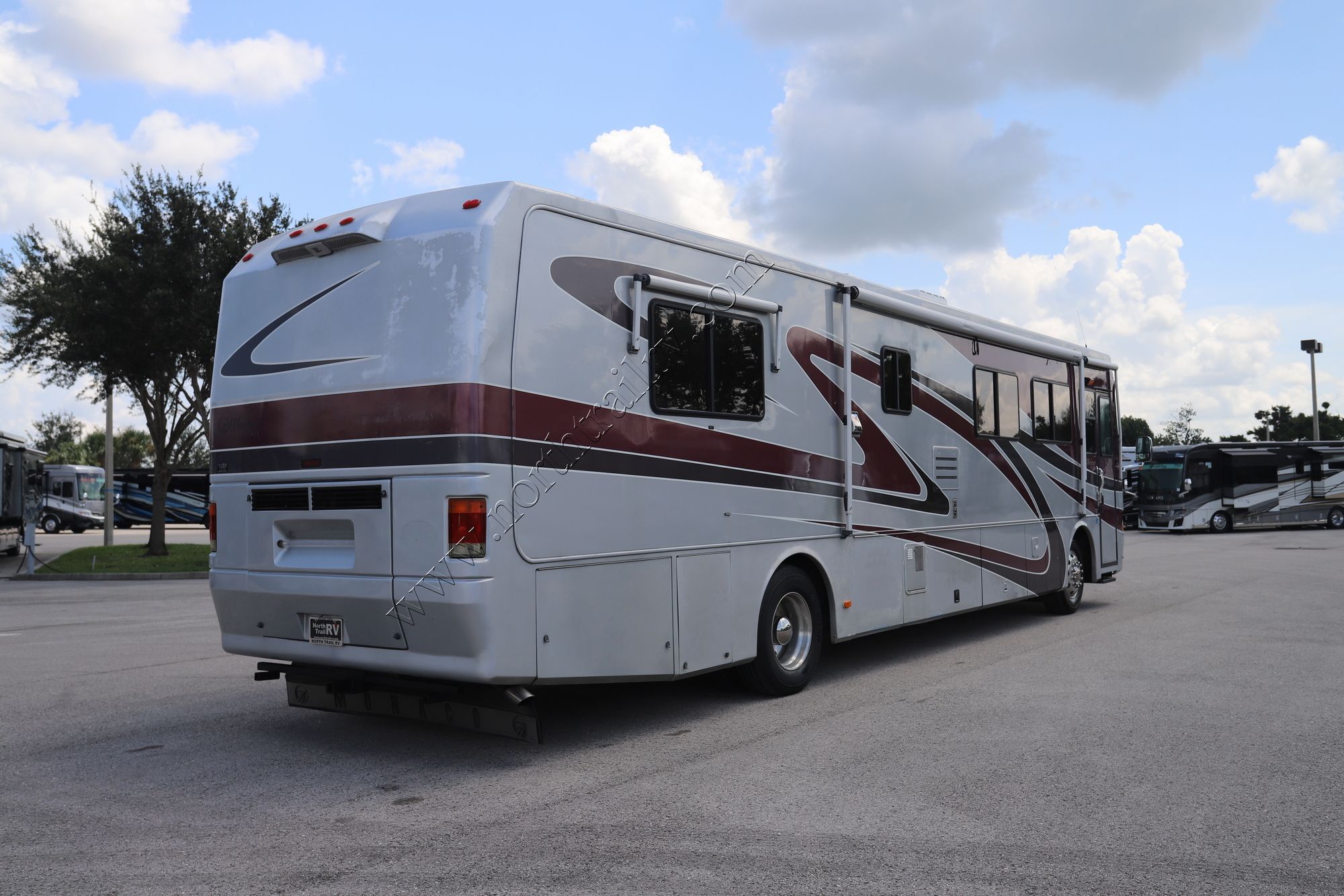 Used 2001 Monaco Windsor 40PBD Class A  For Sale