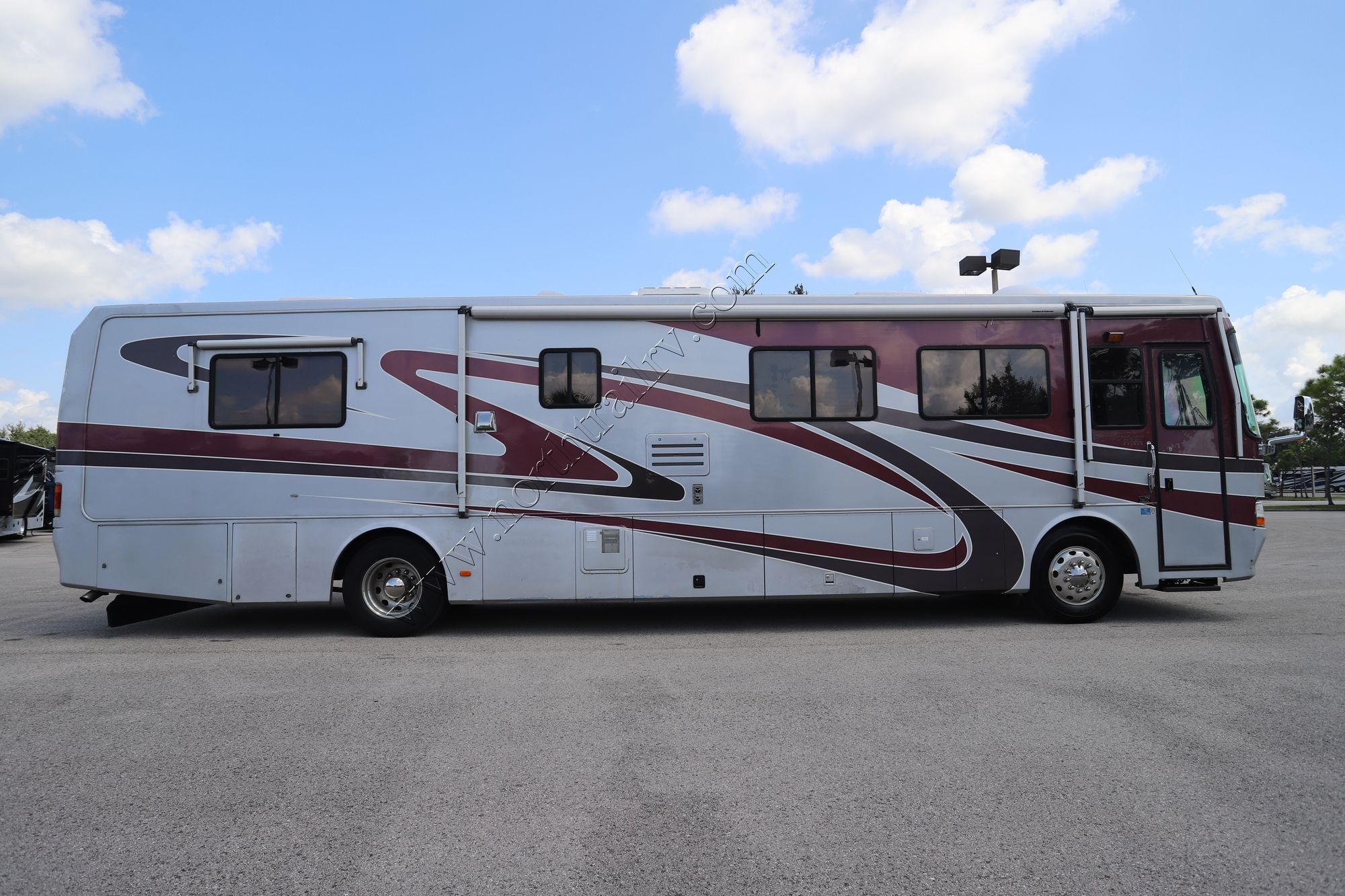 Used 2001 Monaco Windsor 40PBD Class A  For Sale