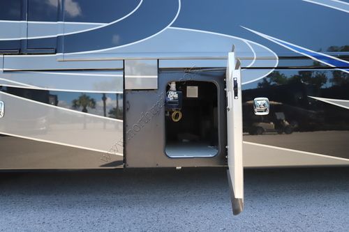 2019 Fleetwood Discovery Lxe 44B