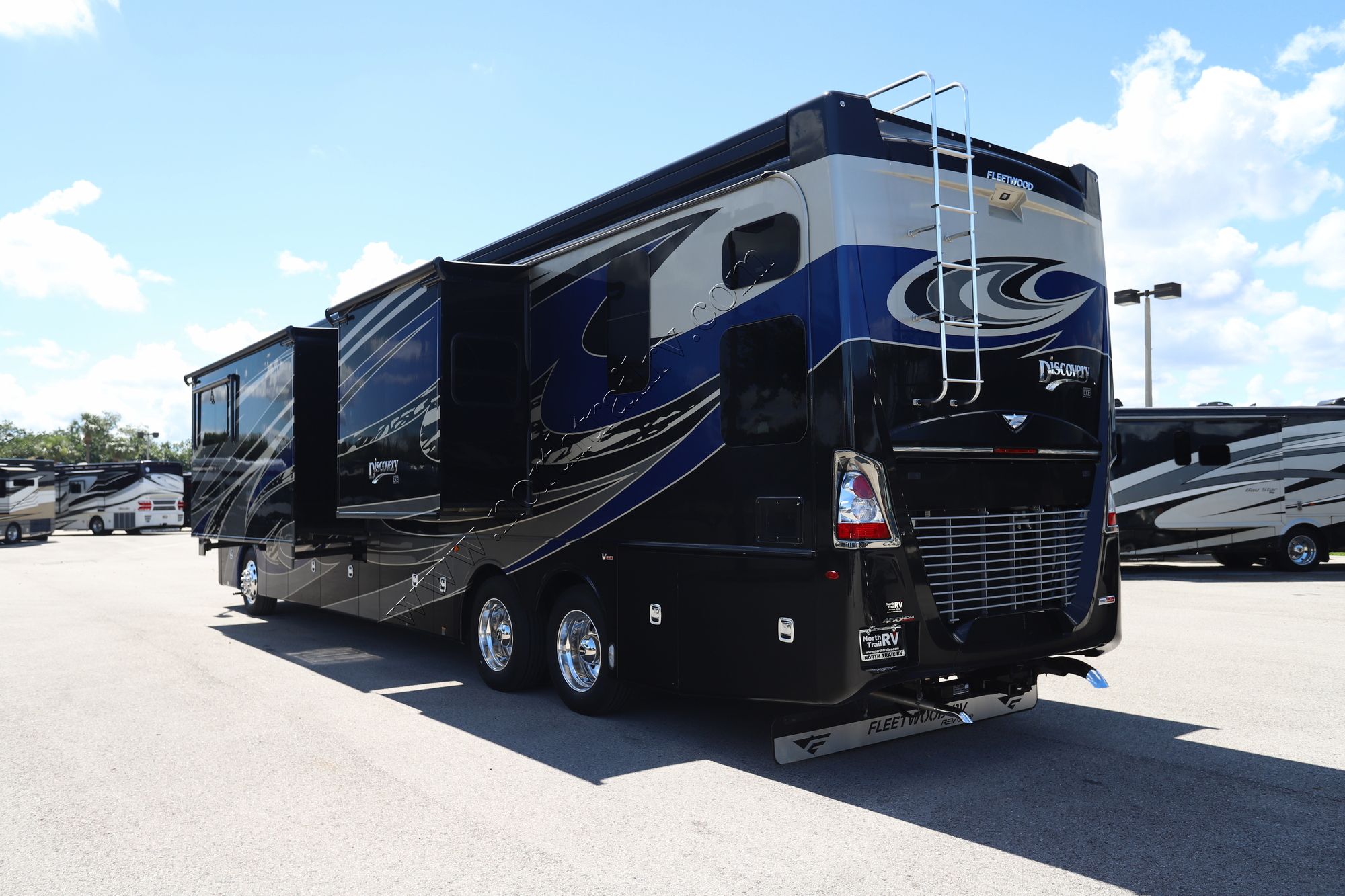 Used 2019 Fleetwood Discovery Lxe 44B Class A  For Sale