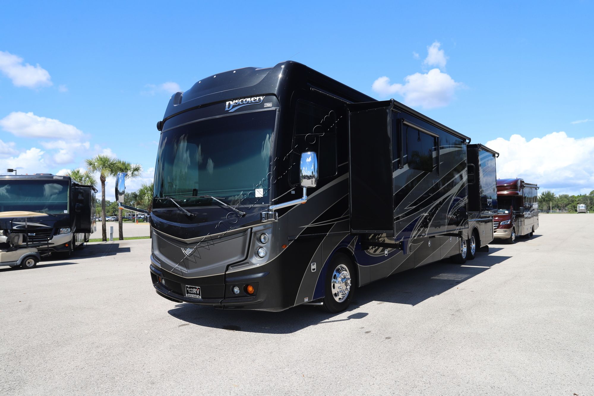 Used 2019 Fleetwood Discovery Lxe 44B Class A  For Sale