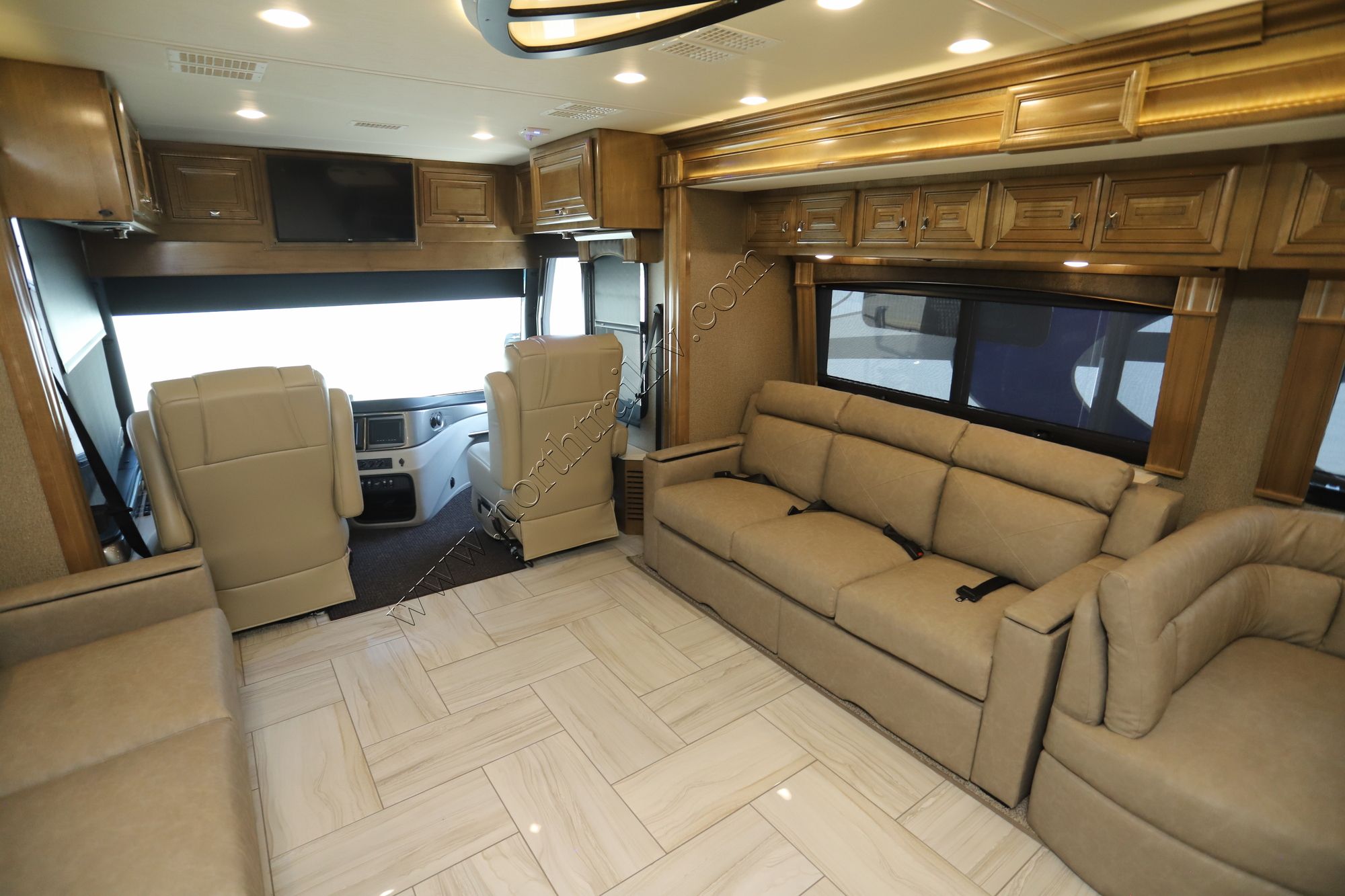 Used 2019 Fleetwood Discovery Lxe 44B Class A  For Sale