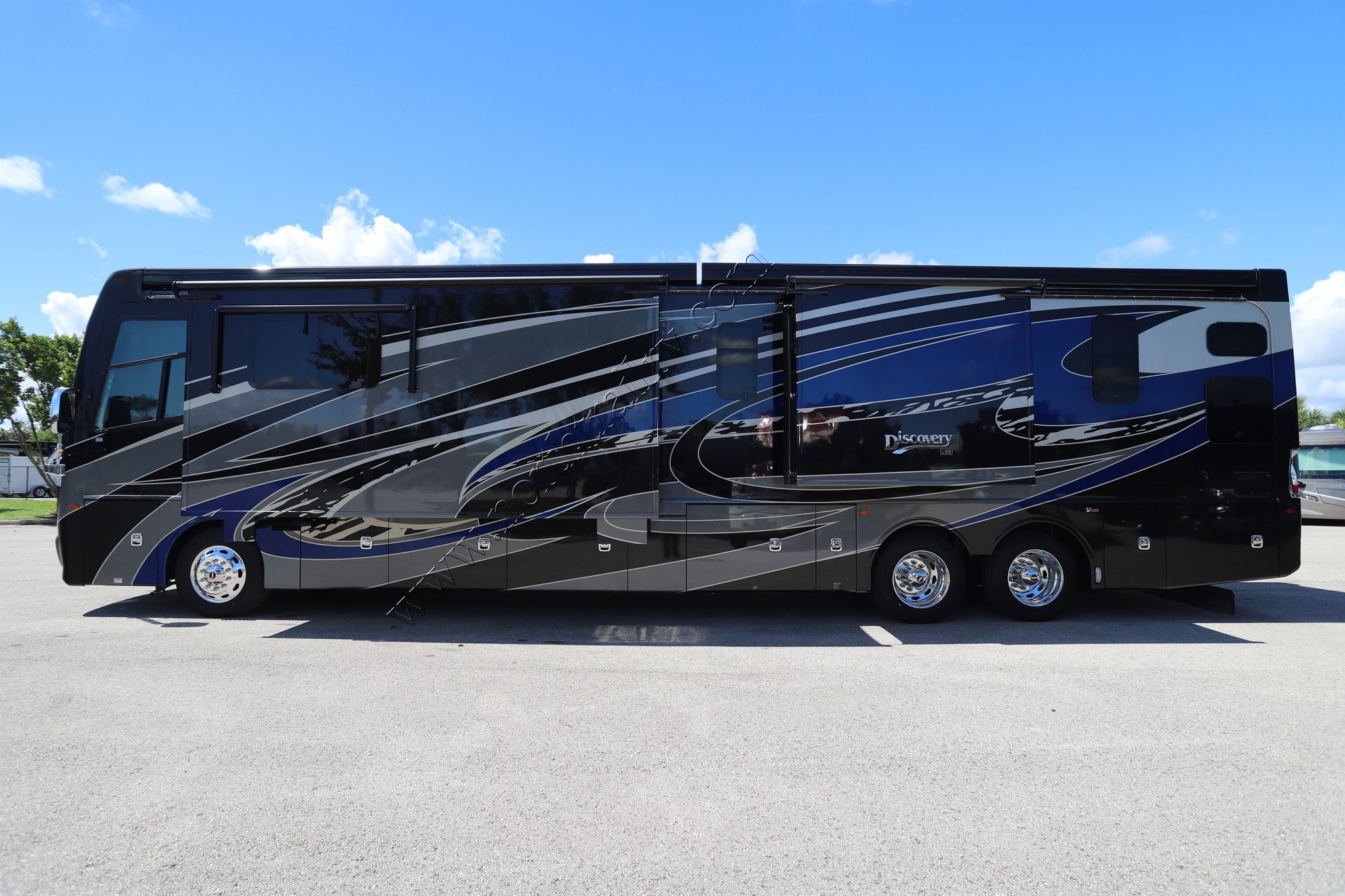 Used 2019 Fleetwood Discovery Lxe 44B Class A  For Sale