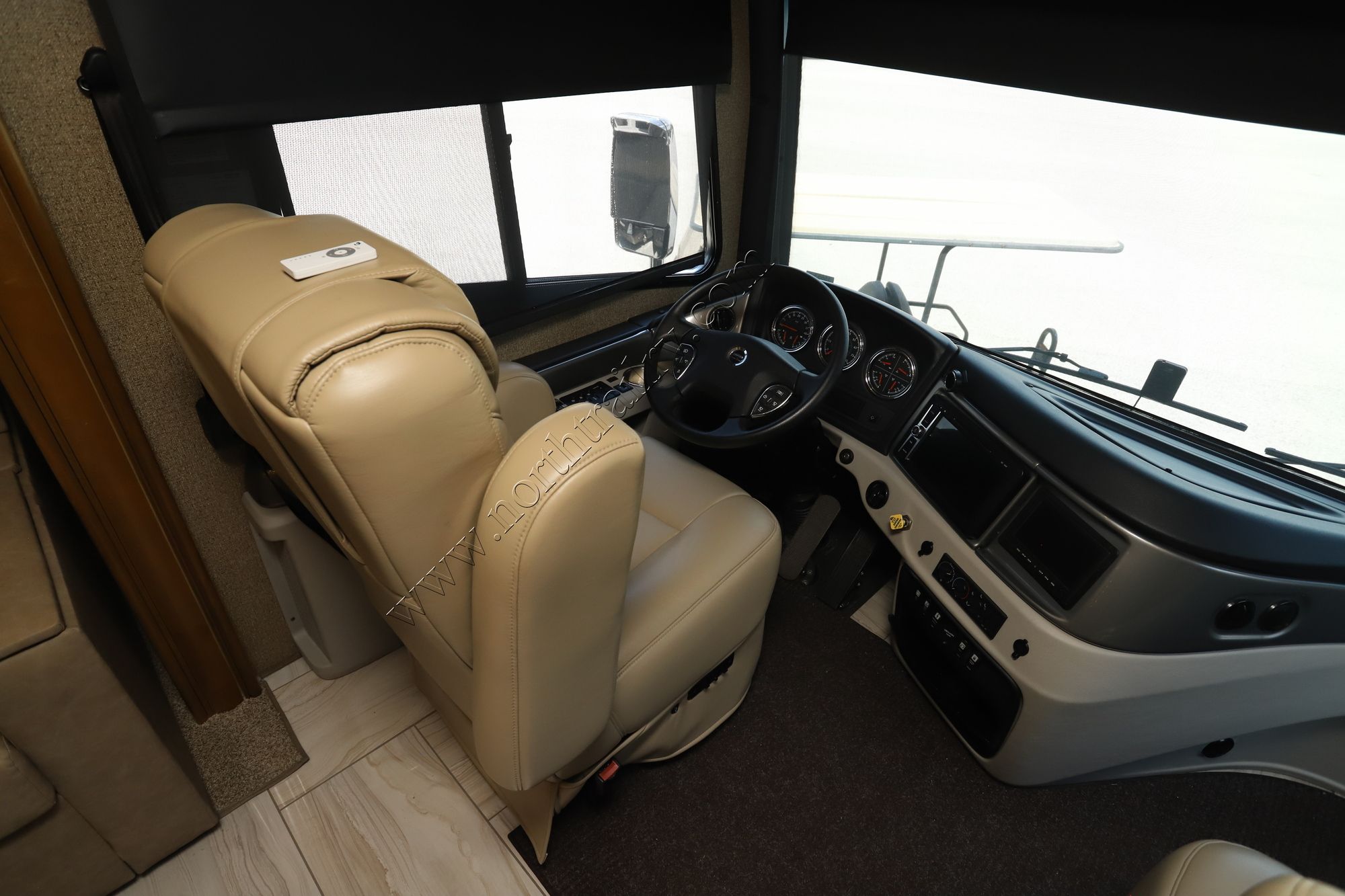 Used 2019 Fleetwood Discovery Lxe 44B Class A  For Sale