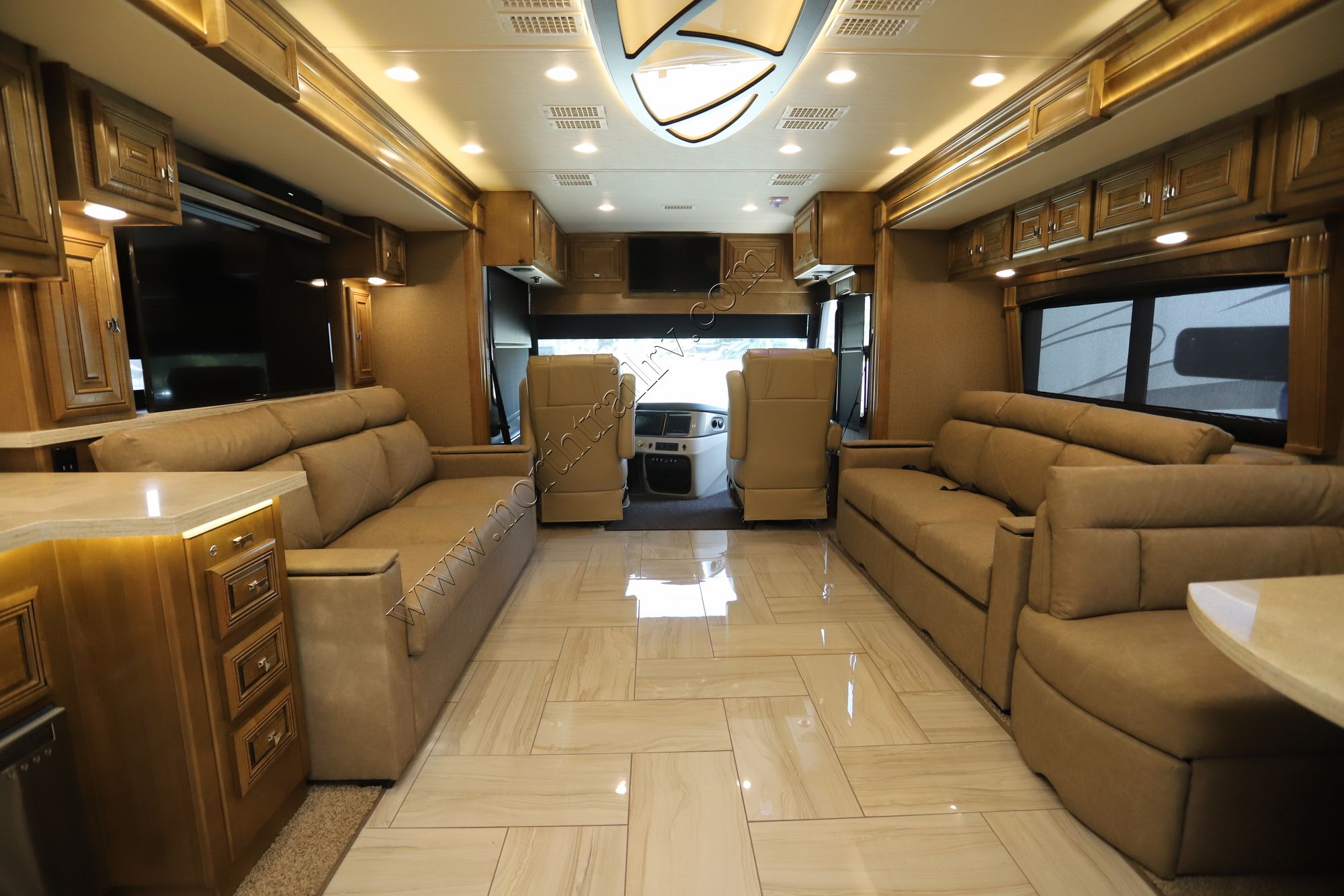 Used 2019 Fleetwood Discovery Lxe 44B Class A  For Sale